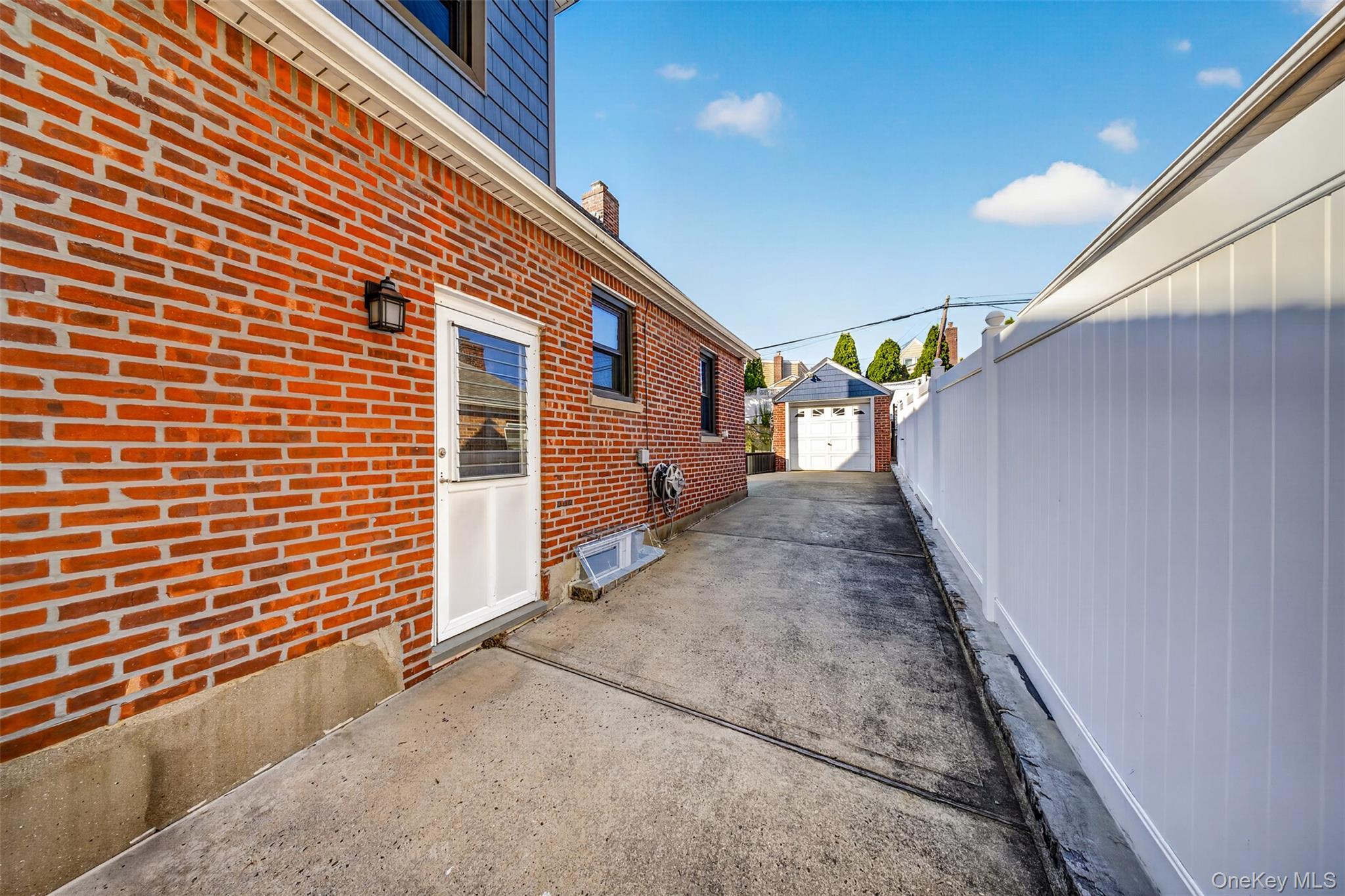 Single Family Pidgeon Meadow Road  Queens, NY 11365, MLS-1029040-32