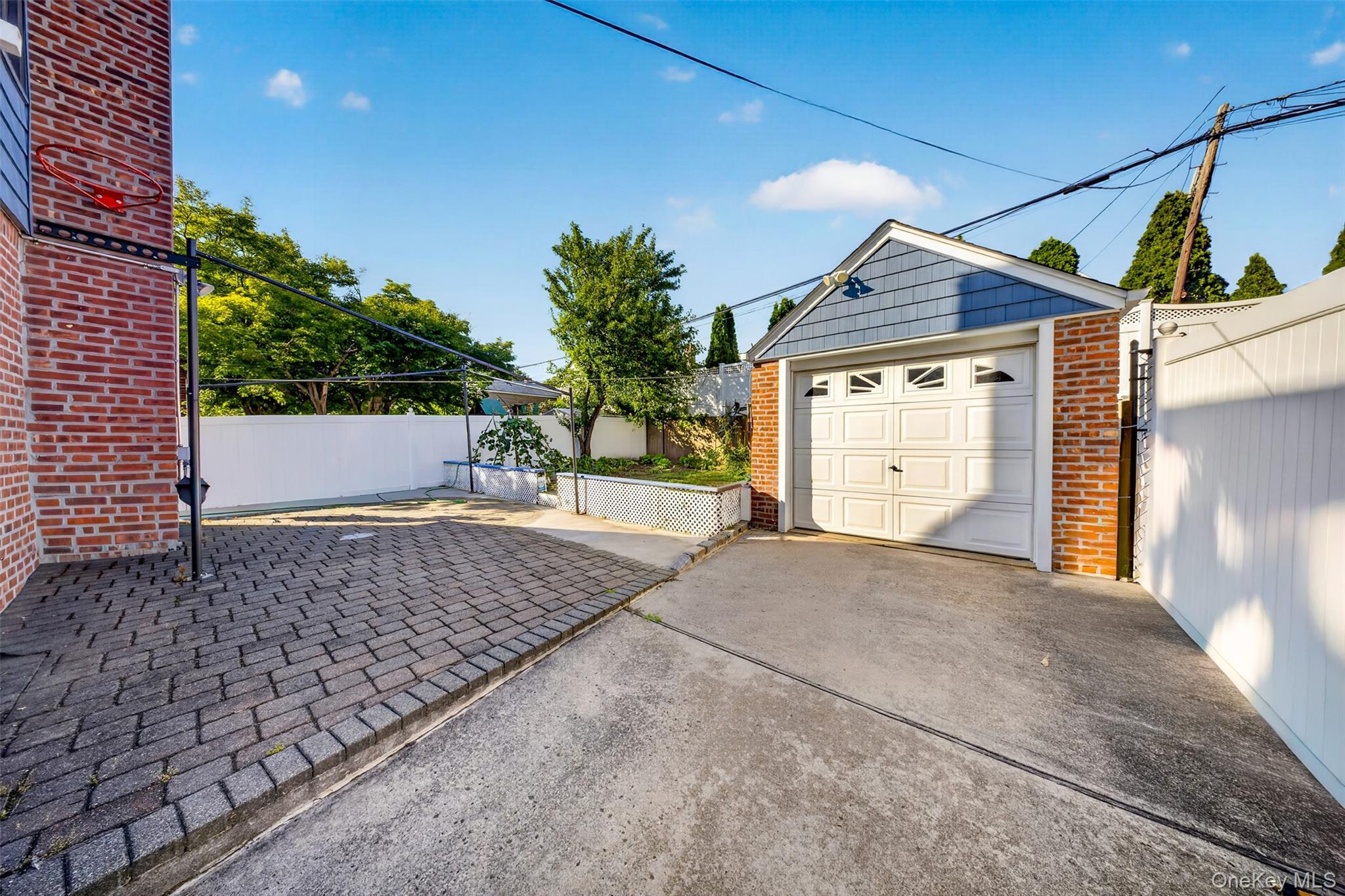 Single Family Pidgeon Meadow Road  Queens, NY 11365, MLS-1029040-33