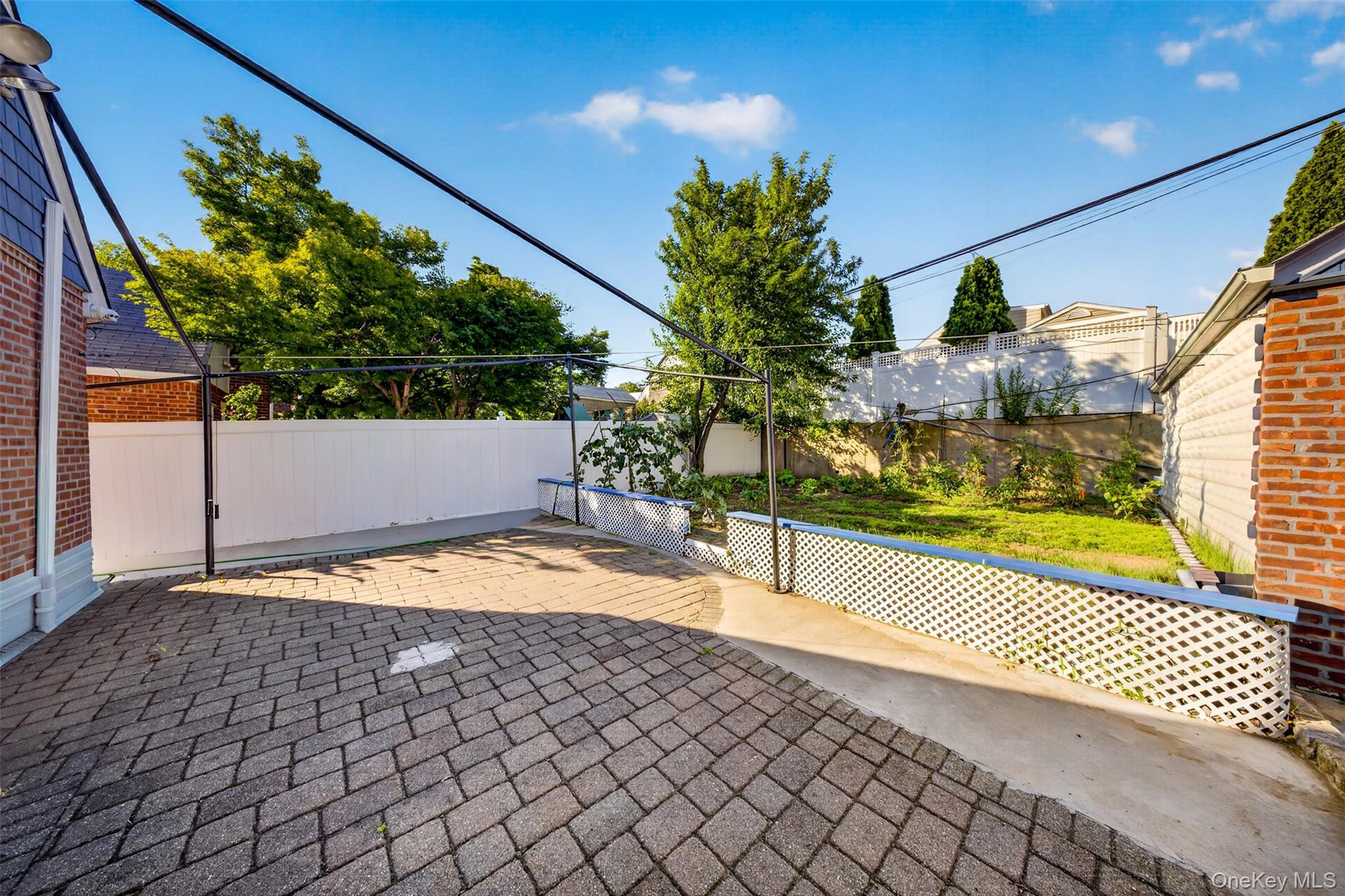 Single Family Pidgeon Meadow Road  Queens, NY 11365, MLS-1029040-34