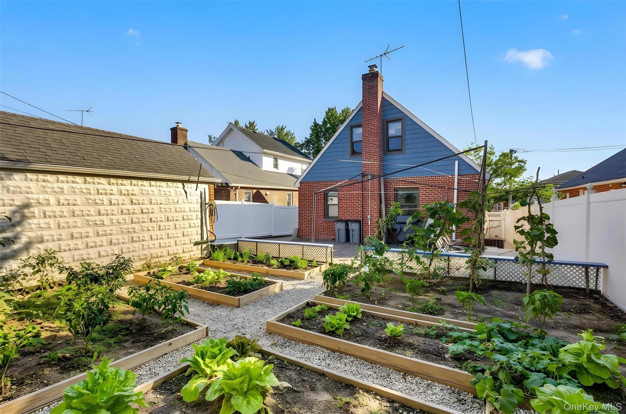 Single Family Pidgeon Meadow Road  Queens, NY 11365, MLS-1029040-37
