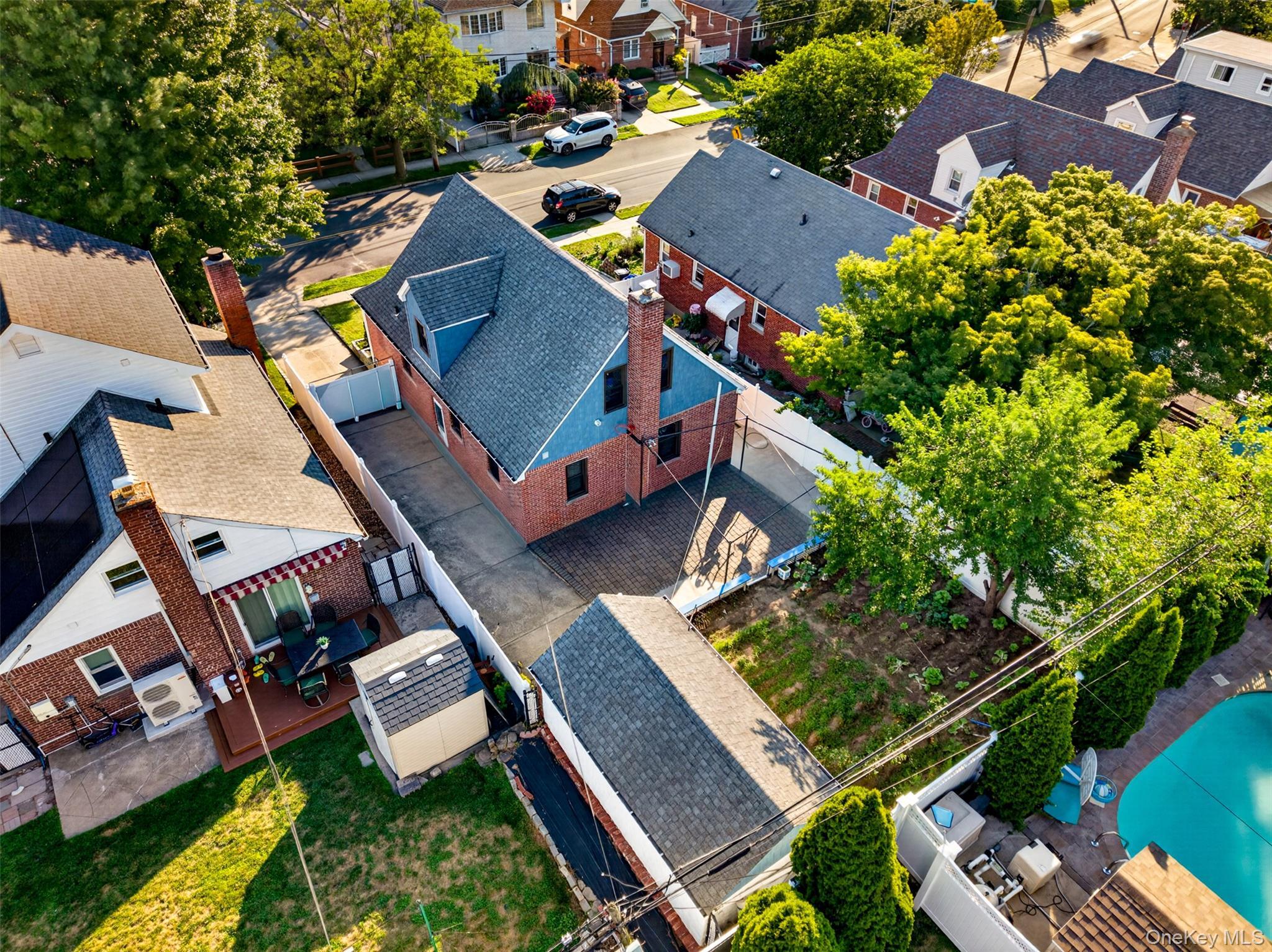 Single Family Pidgeon Meadow Road  Queens, NY 11365, MLS-1029040-39