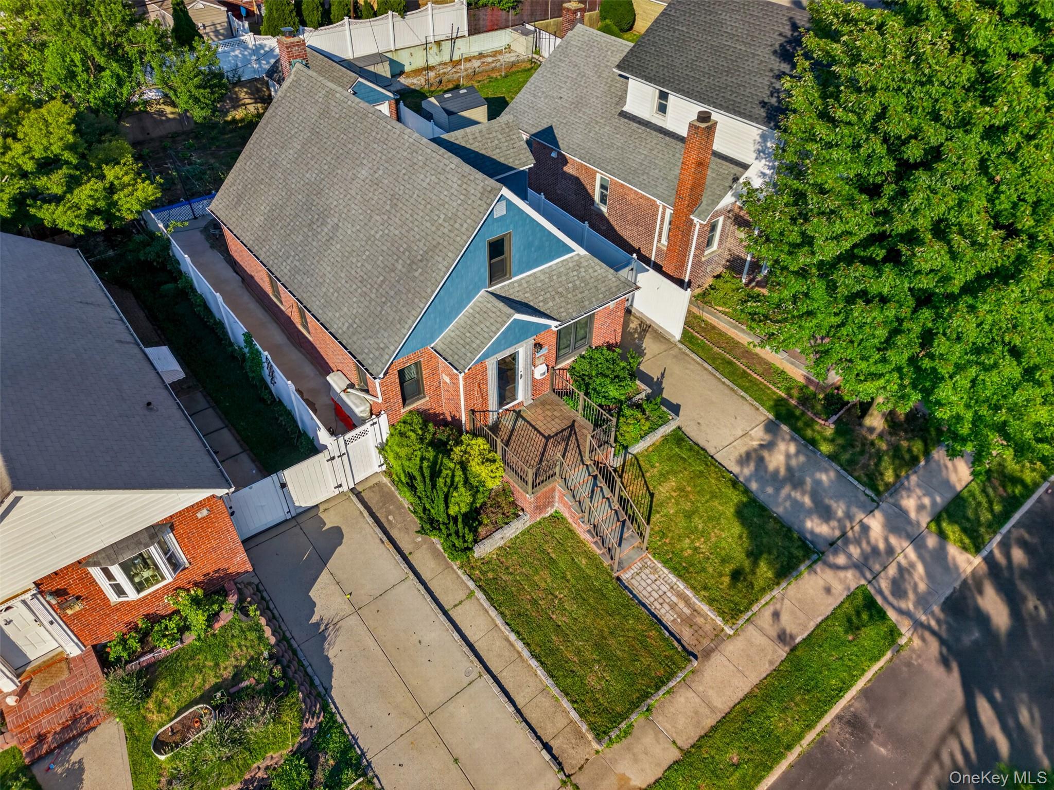 Single Family Pidgeon Meadow Road  Queens, NY 11365, MLS-1029040-40
