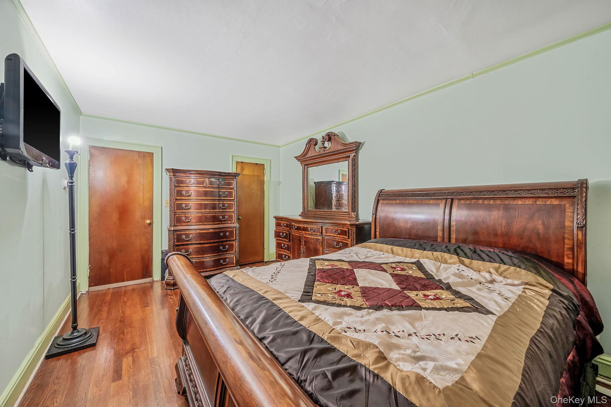Single Family Edna Court  Nassau County, NY 11580, MLS-1029086-14