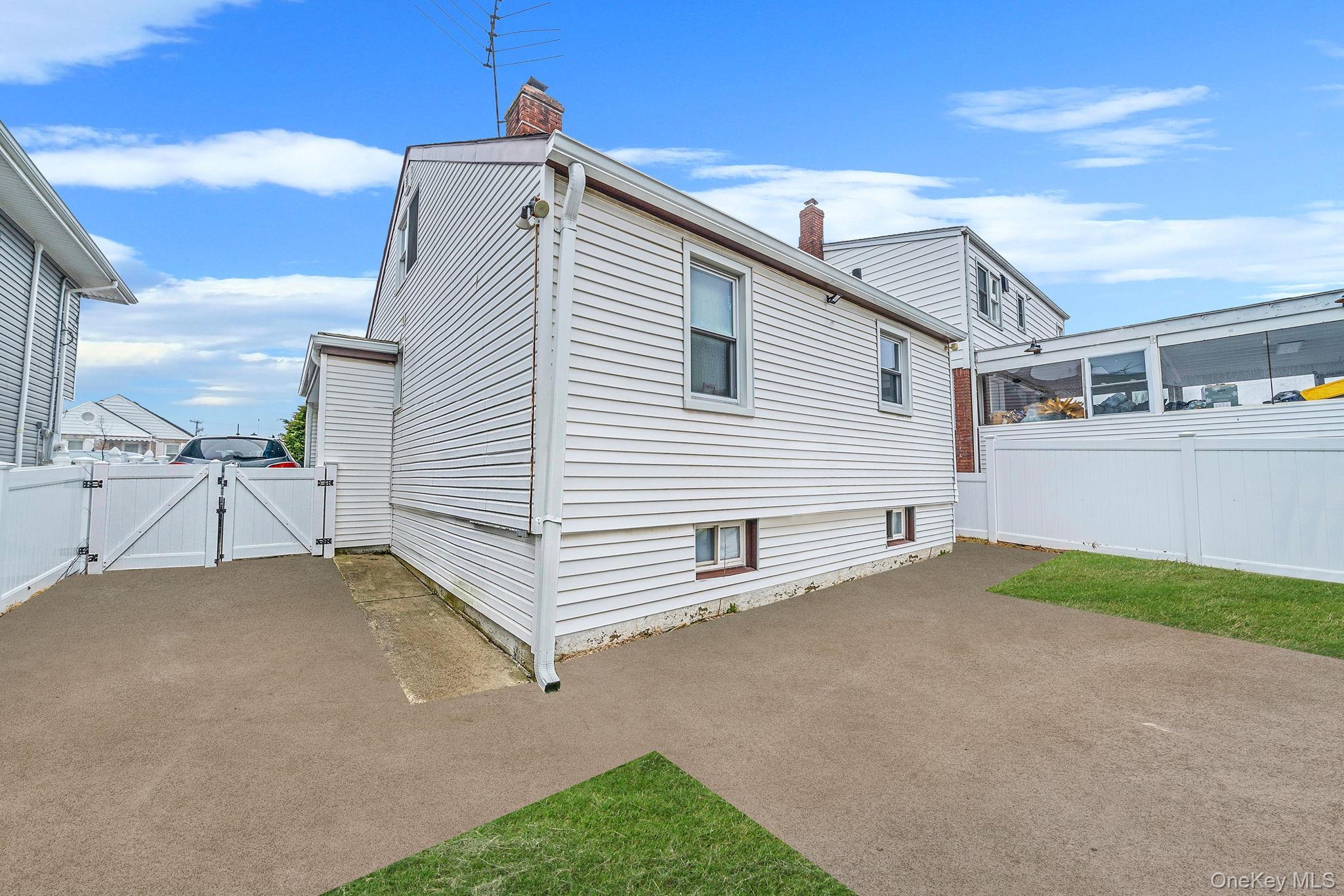 Single Family Edna Court  Nassau County, NY 11580, MLS-1029086-19