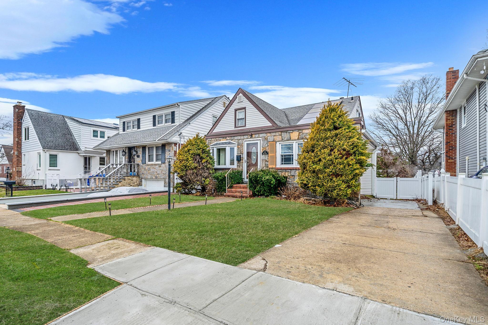 Single Family Edna Court  Nassau County, NY 11580, MLS-1029086-2