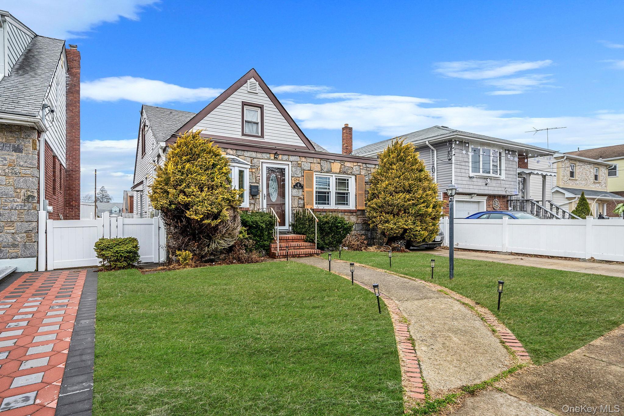 Single Family Edna Court  Nassau County, NY 11580, MLS-1029086-3