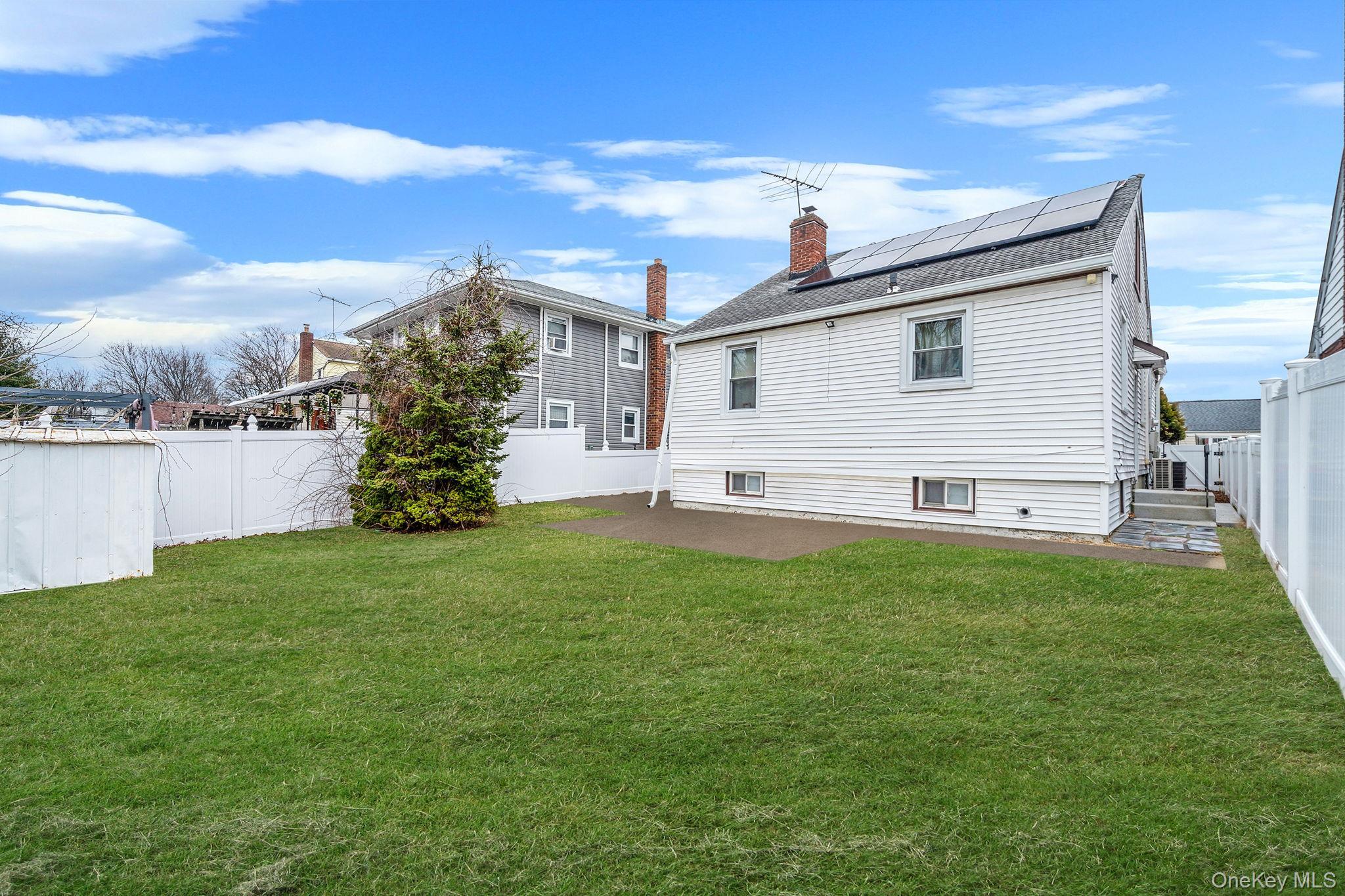 Single Family Edna Court  Nassau County, NY 11580, MLS-1029086-4