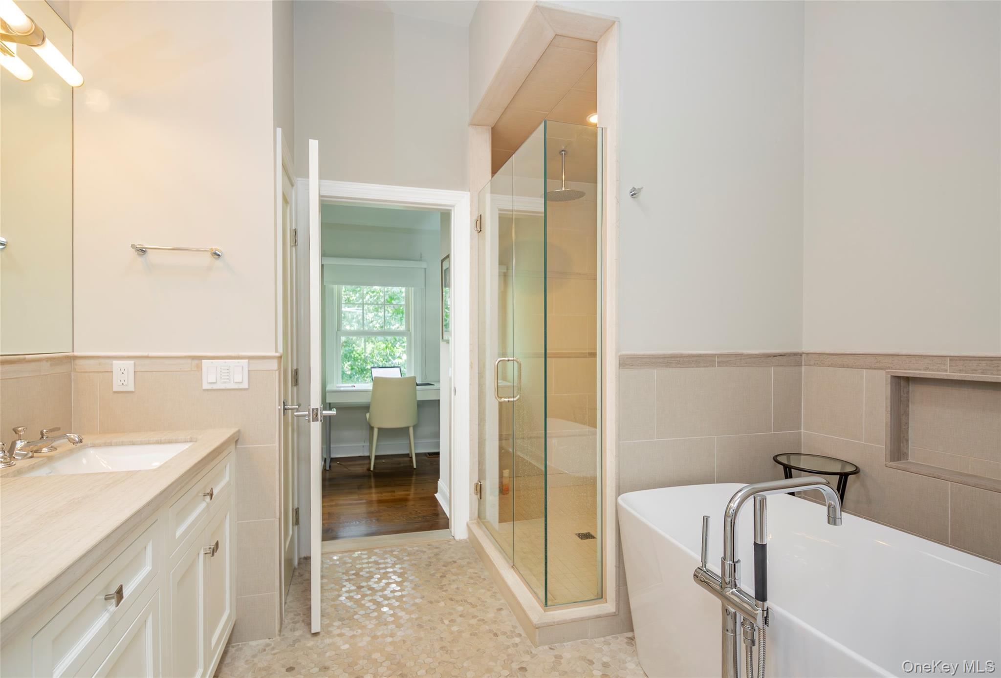 Single Family Noyack Path  Suffolk County, NY 11976, MLS-1029122-28