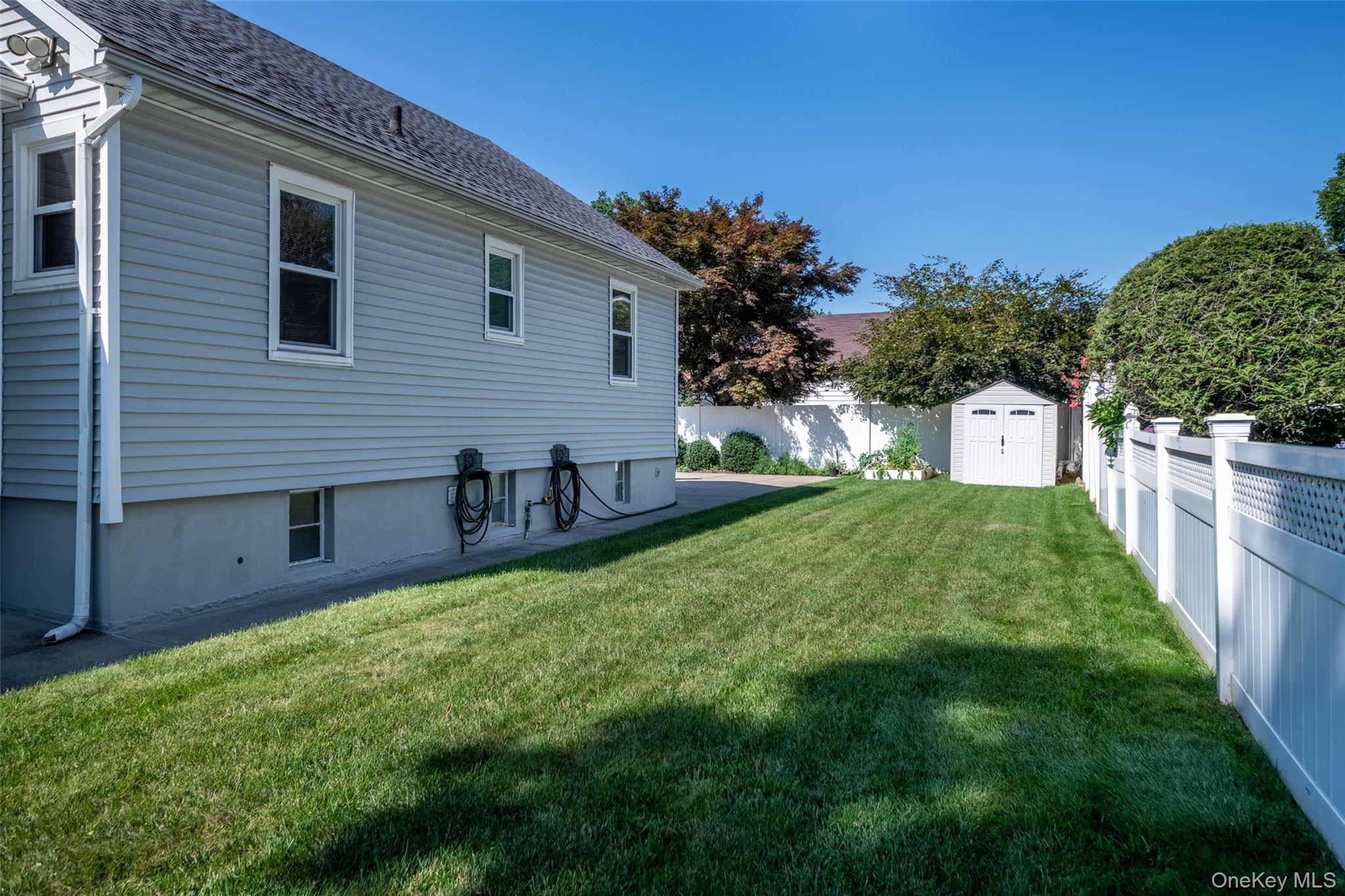 Single Family Mc Owen Avenue Bronx, NY 10475, MLS-1029132-2