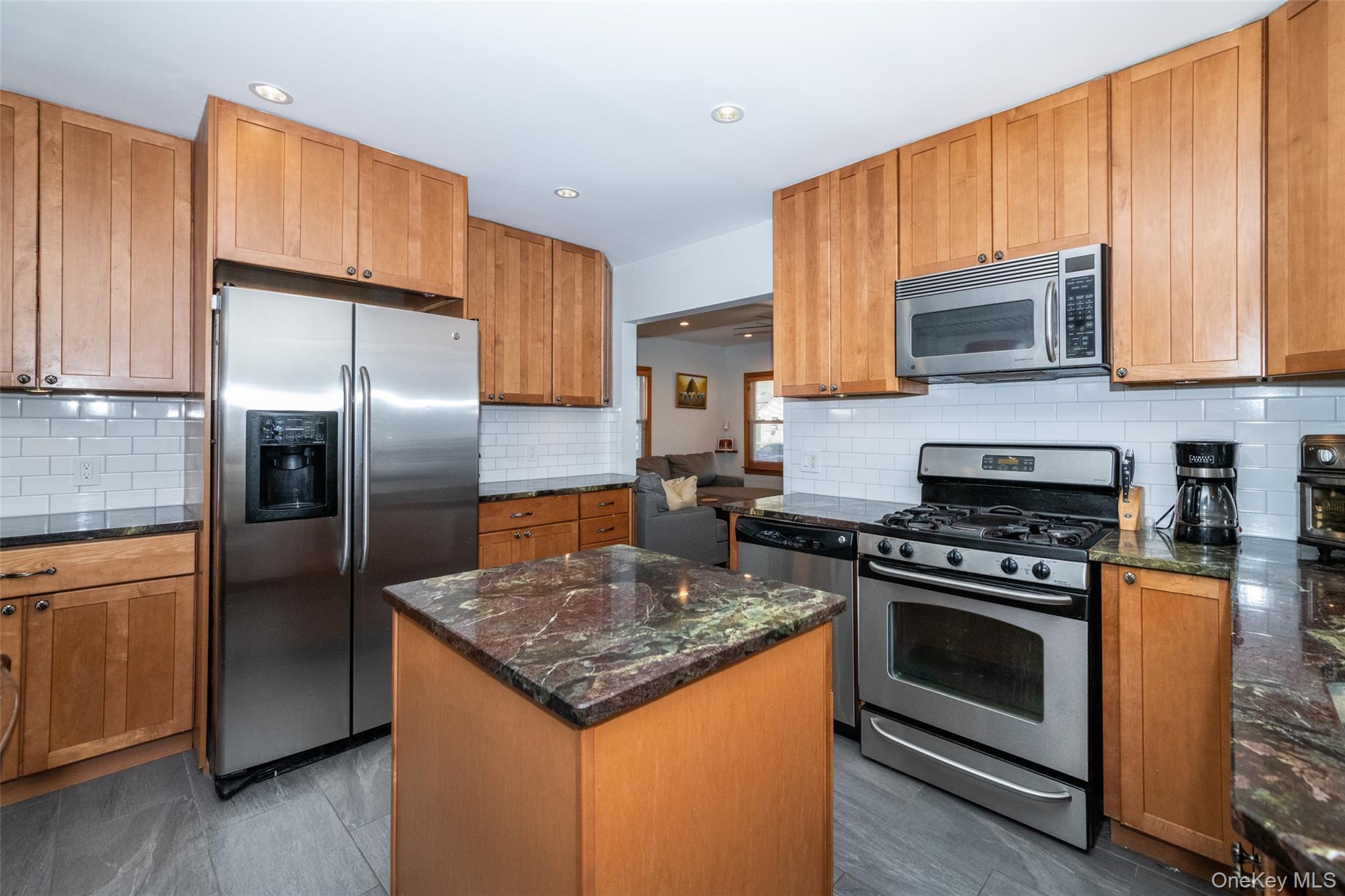 Single Family Mc Owen Avenue Bronx, NY 10475, MLS-1029132-9