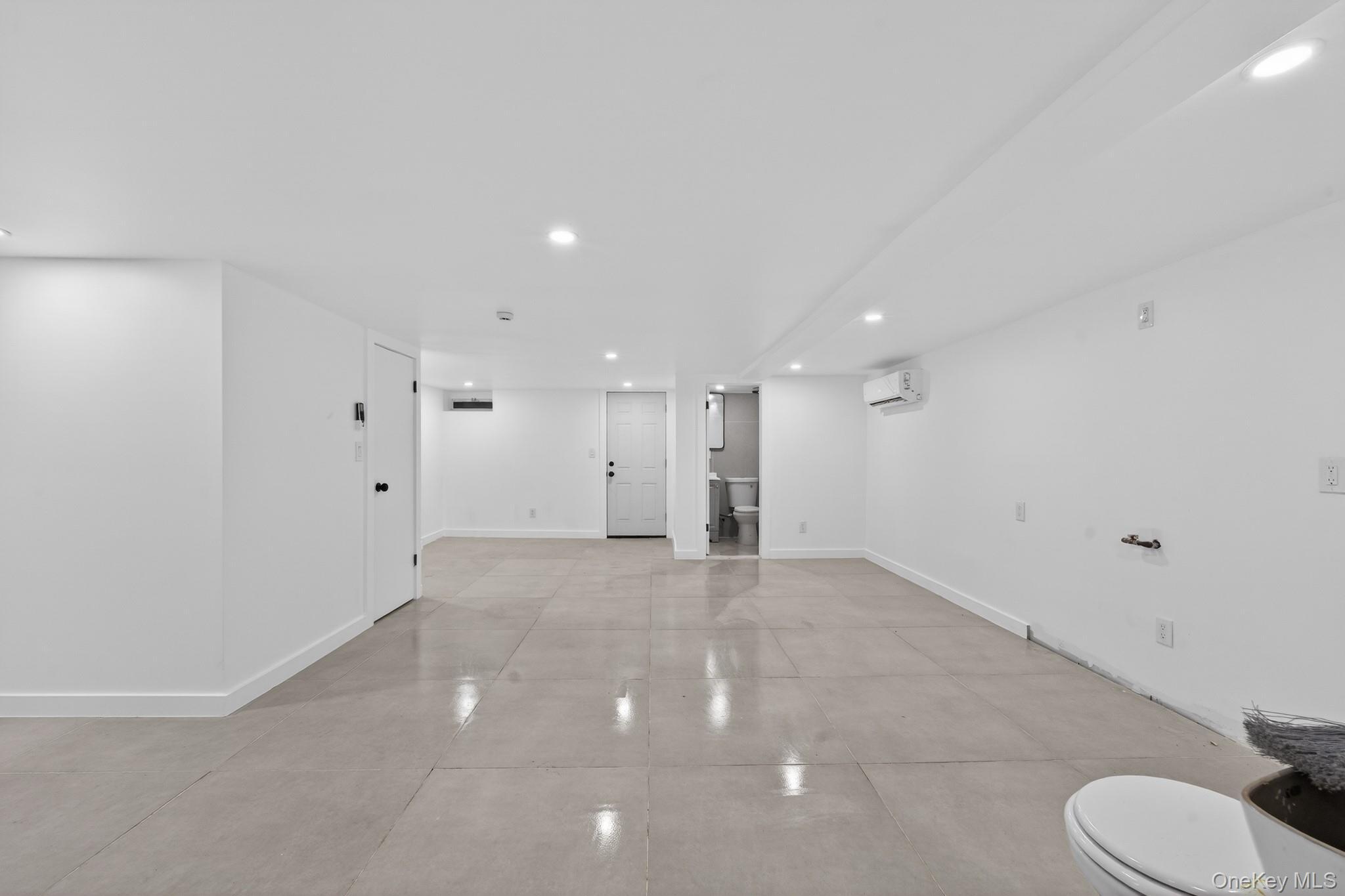 Single Family 200th Street Queens, NY 11412, MLS-1029137-13