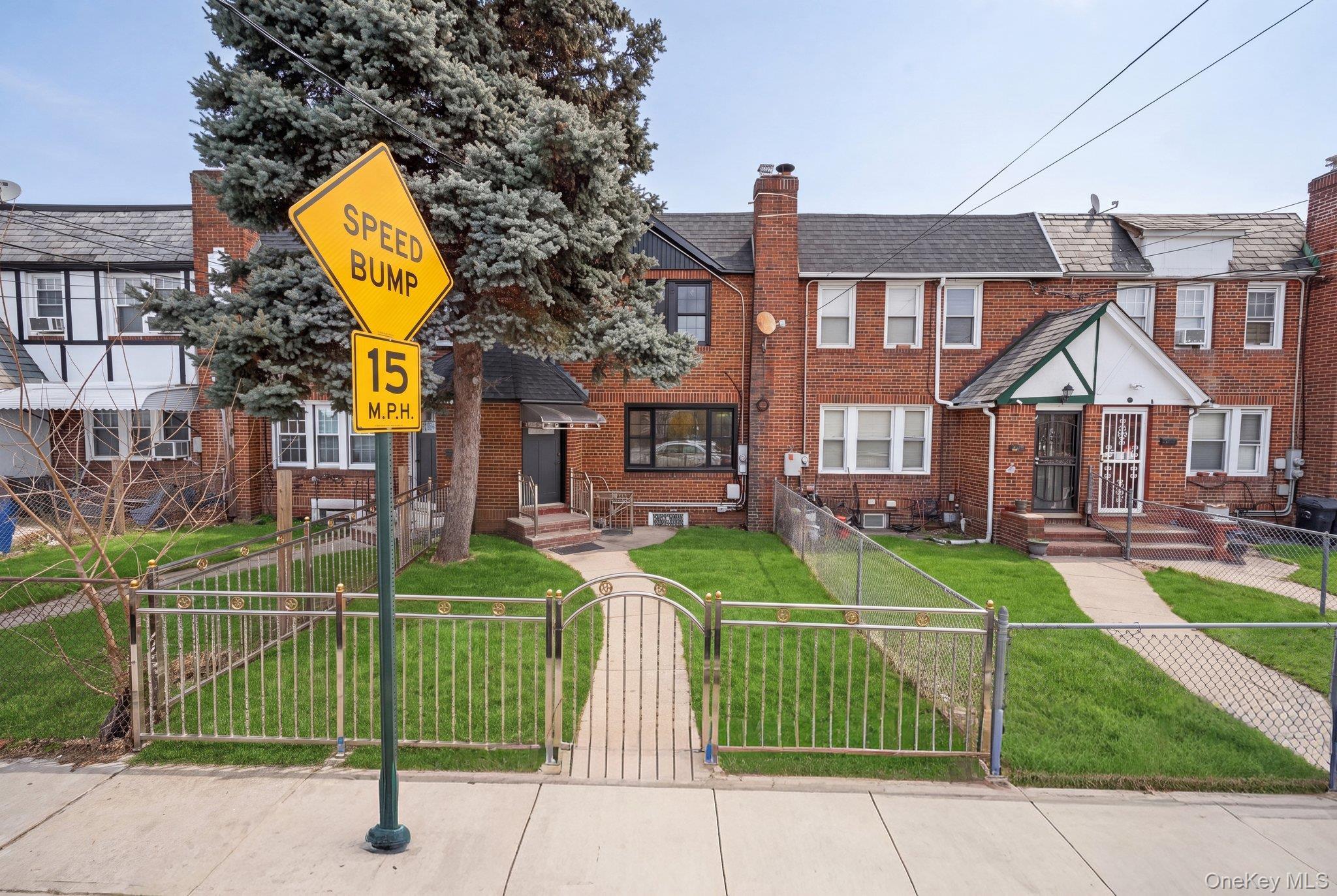 Single Family 200th Street  Queens, NY 11412, MLS-1029137-16