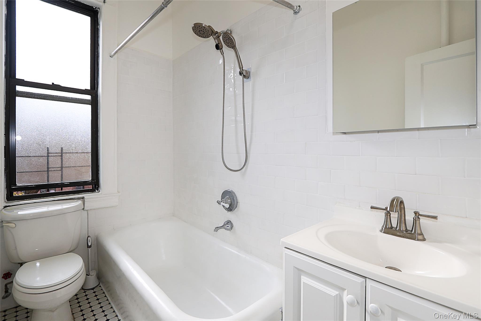 Apartment Metropolitan Avenue  Queens, NY 11418, MLS-1029159-16
