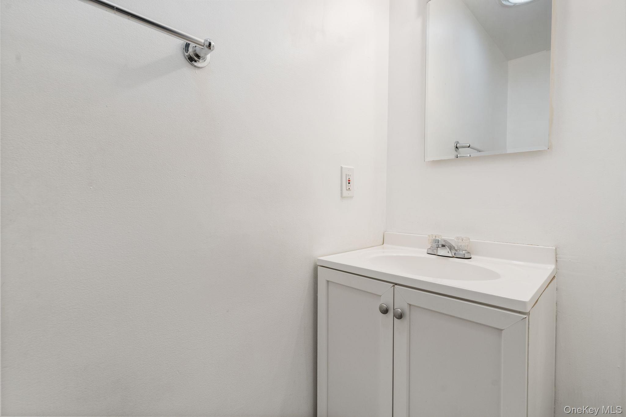 Single Family Mews Alley Dutchess County, NY 12603, MLS-1029166-20