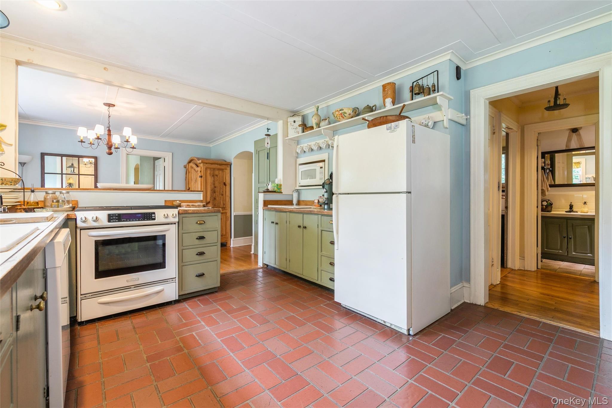 Single Family Greene Avenue Suffolk County, NY 11782, MLS-1029167-17