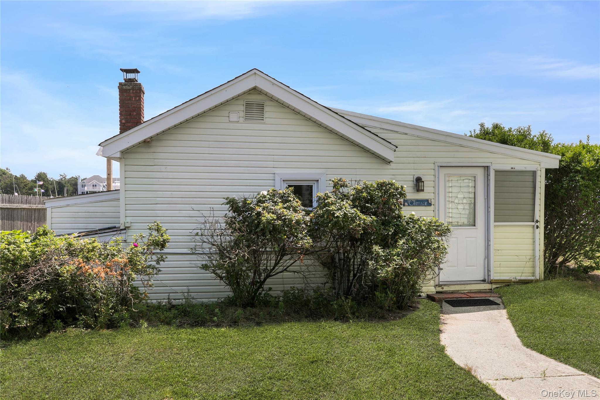 Single Family Gardners Lane Suffolk County, NY 11946, MLS-1029188-10