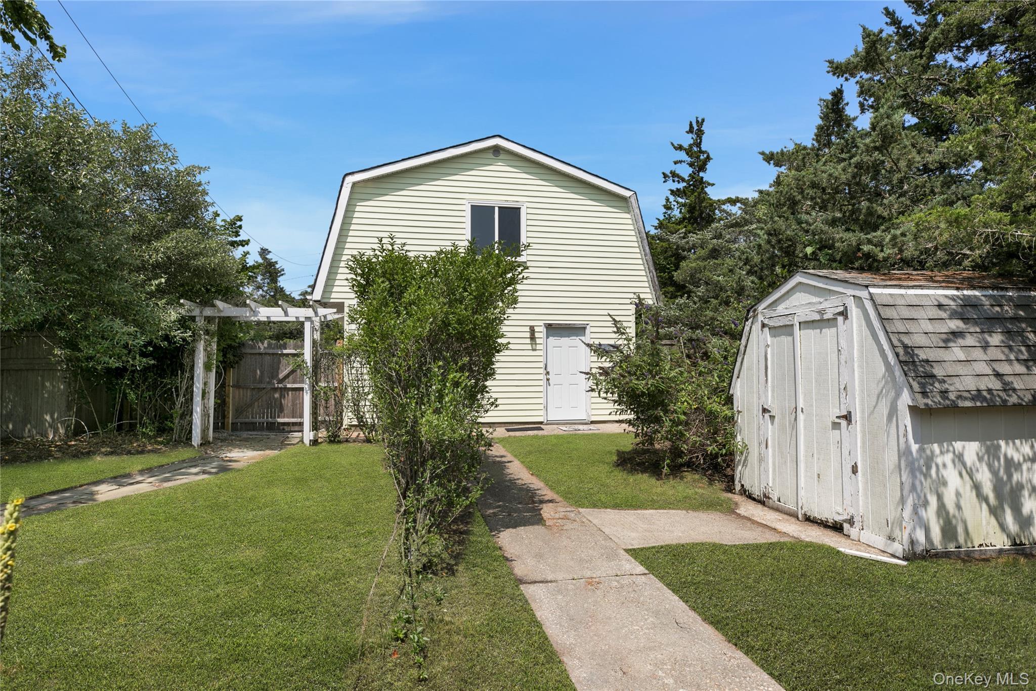 Single Family Gardners Lane Suffolk County, NY 11946, MLS-1029188-13
