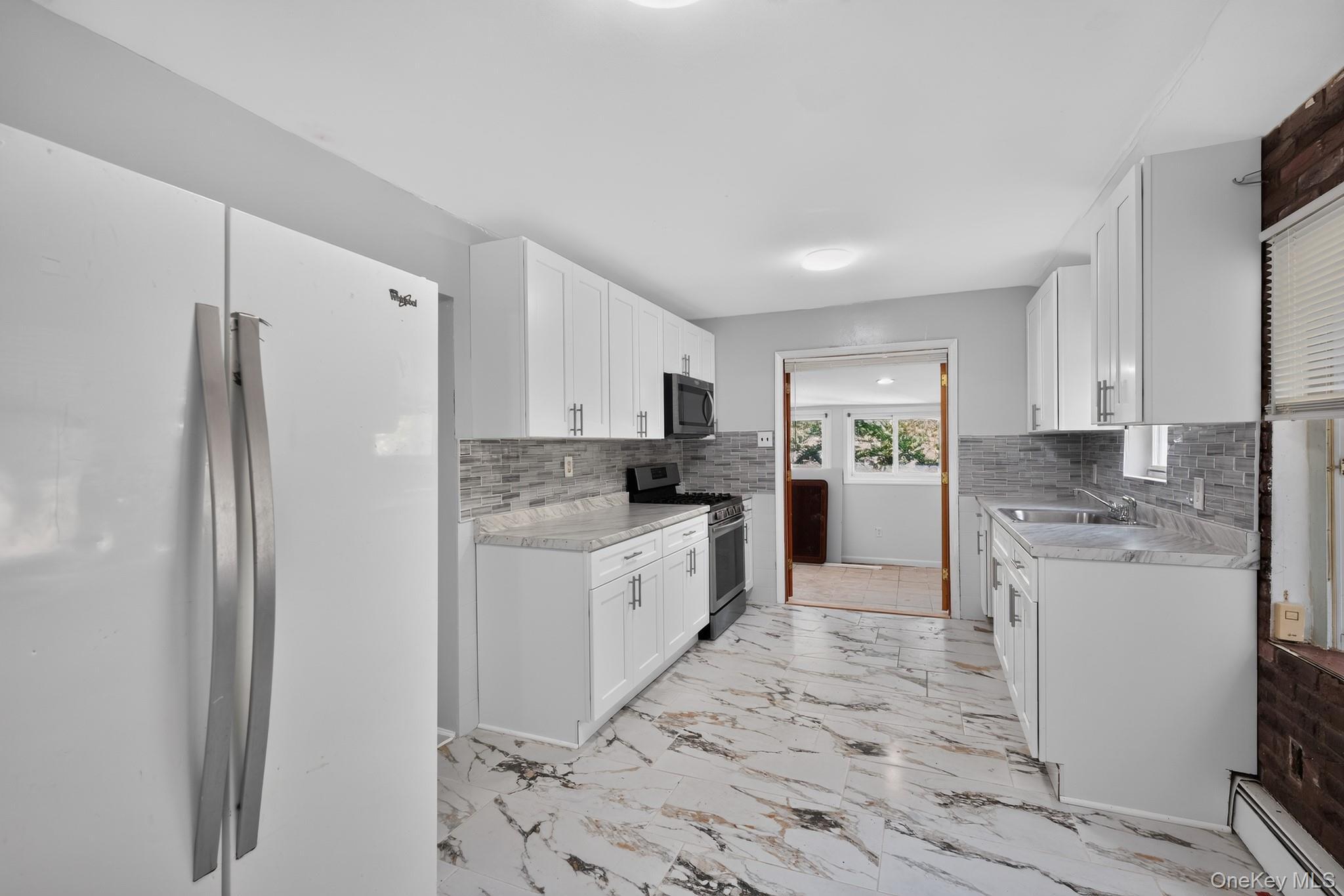 Single Family Hickory Place Suffolk County, NY 11706, MLS-1029205-13