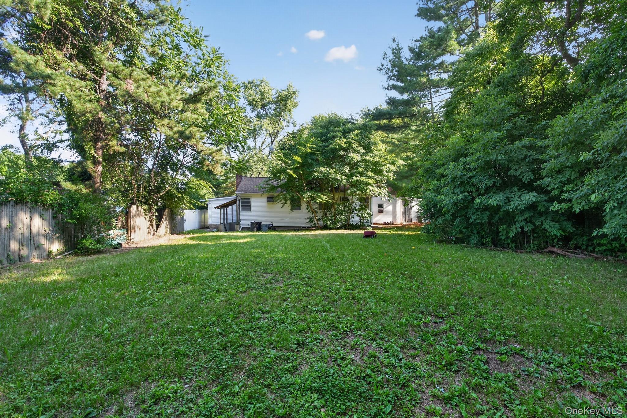 Single Family Hickory Place Suffolk County, NY 11706, MLS-1029205-17