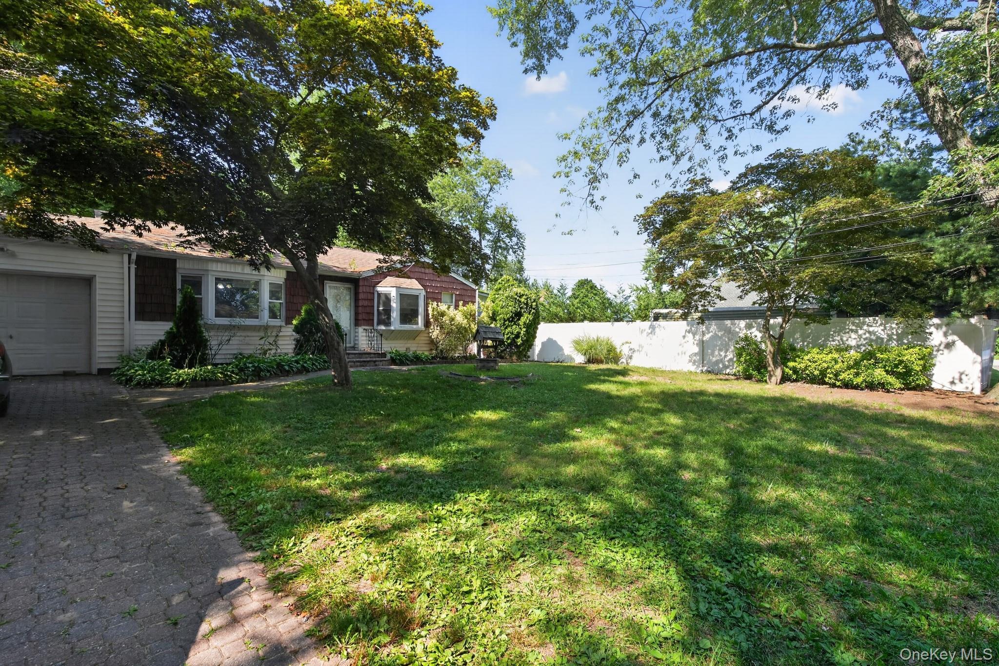 Single Family Hickory Place Suffolk County, NY 11706, MLS-1029205-2
