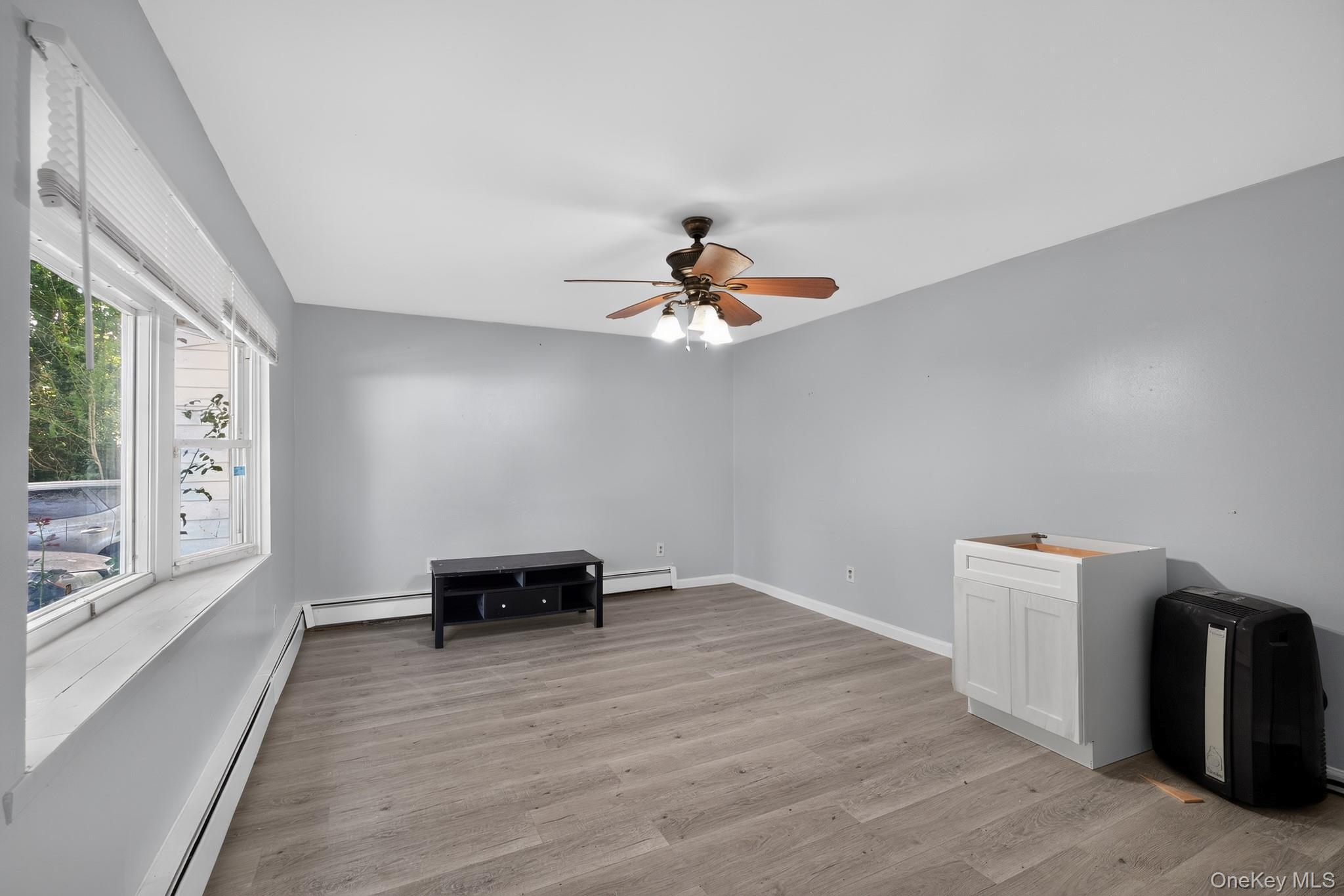 Single Family Hickory Place Suffolk County, NY 11706, MLS-1029205-6