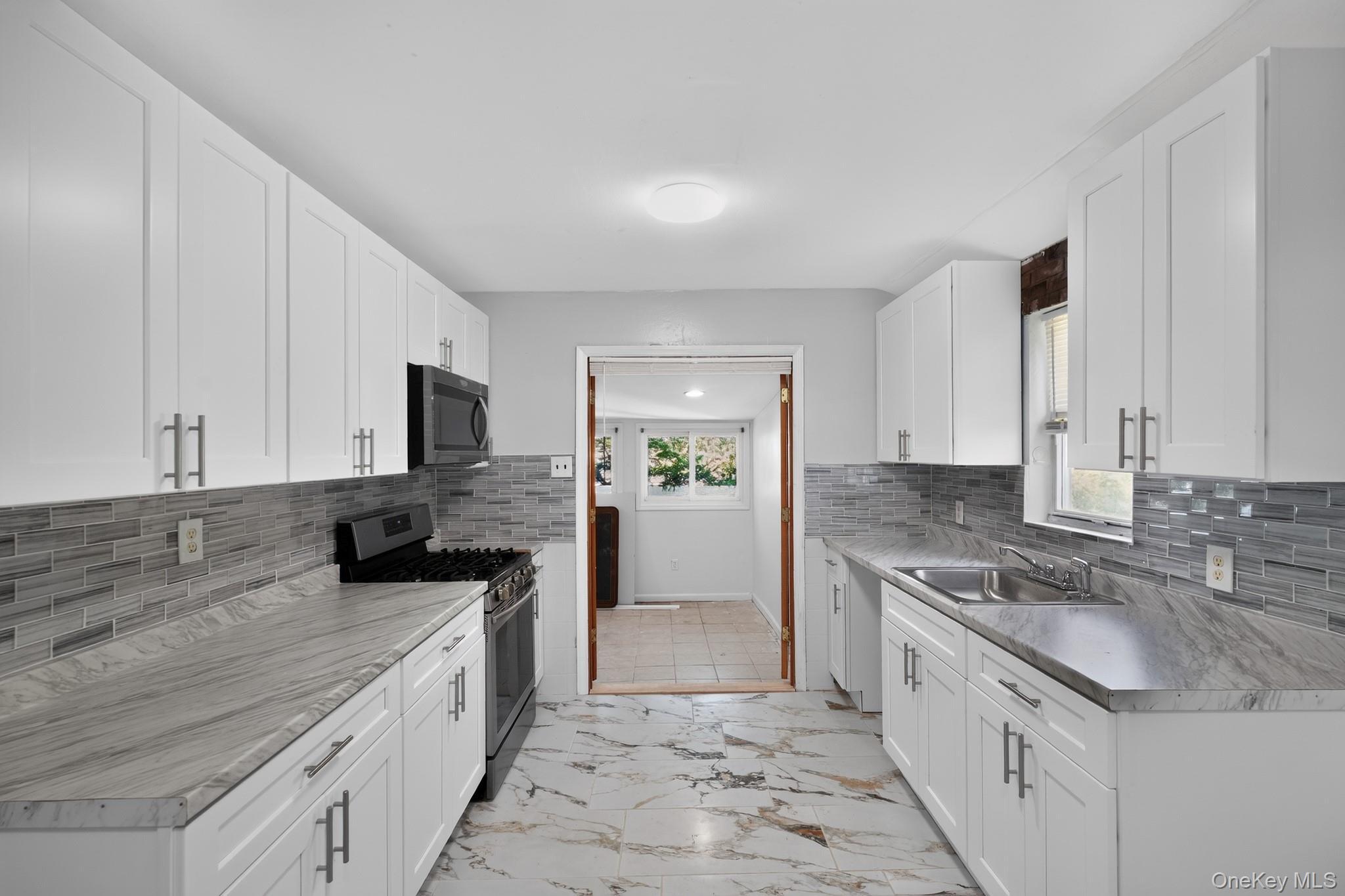 Single Family Hickory Place Suffolk County, NY 11706, MLS-1029205-9