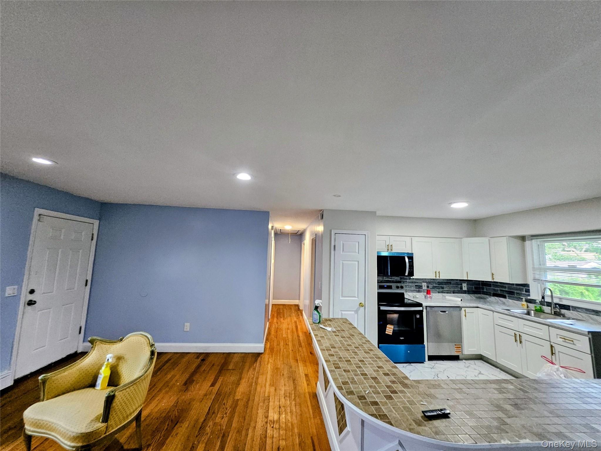 Single Family New York Avenue Suffolk County, NY 11706, MLS-1029207-12