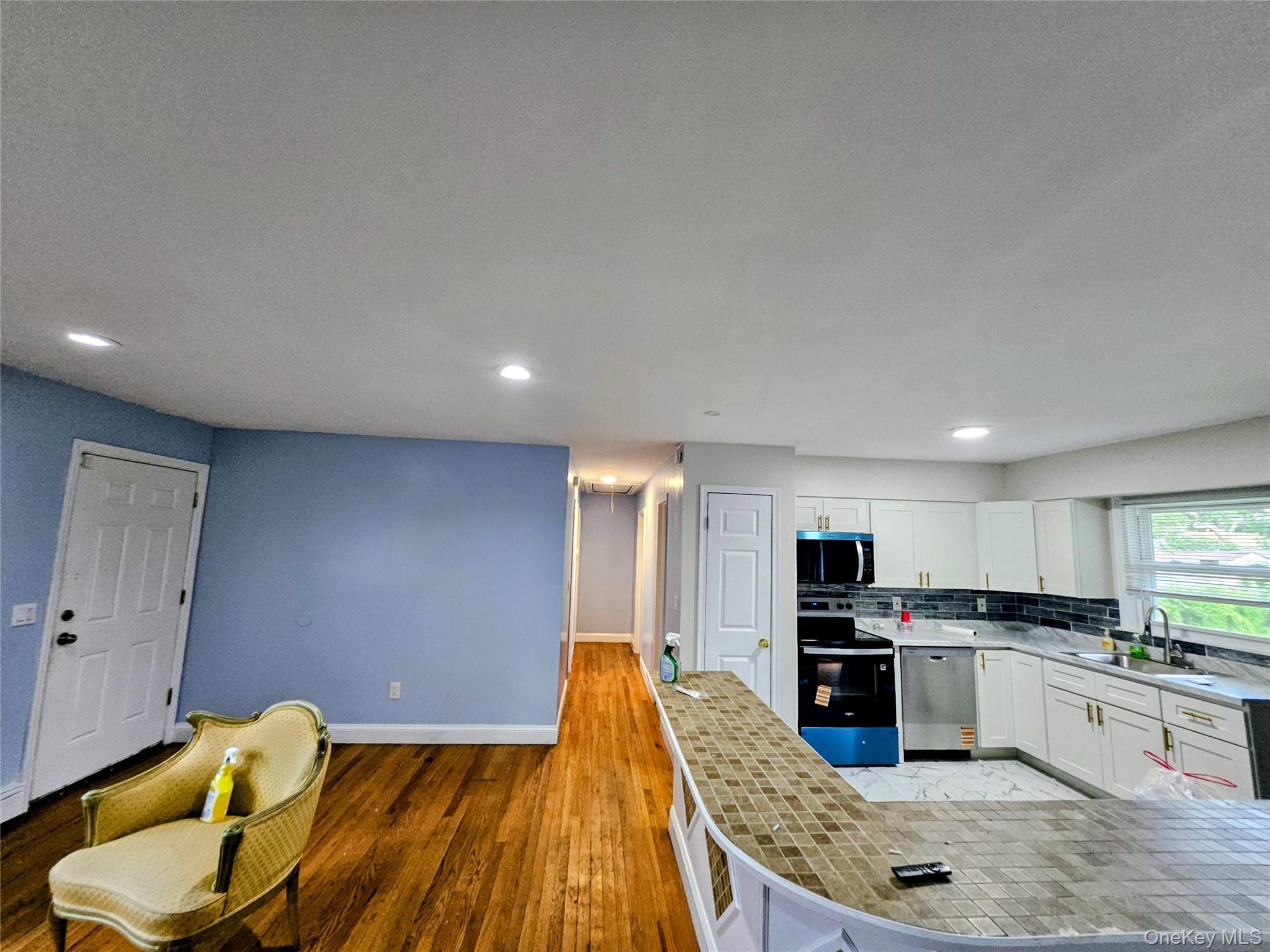 Single Family New York Avenue Suffolk County, NY 11706, MLS-1029207-13