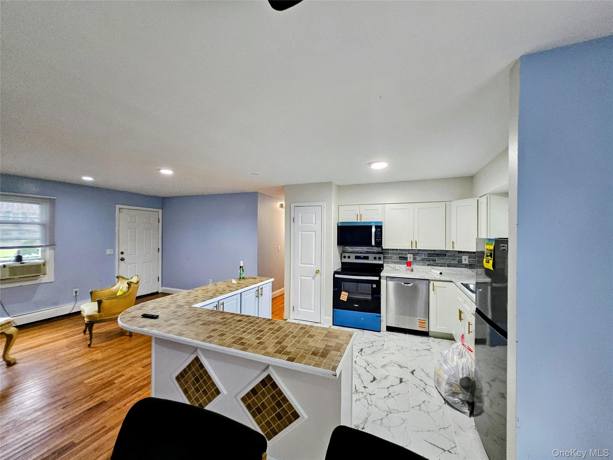 Single Family New York Avenue Suffolk County, NY 11706, MLS-1029207-17