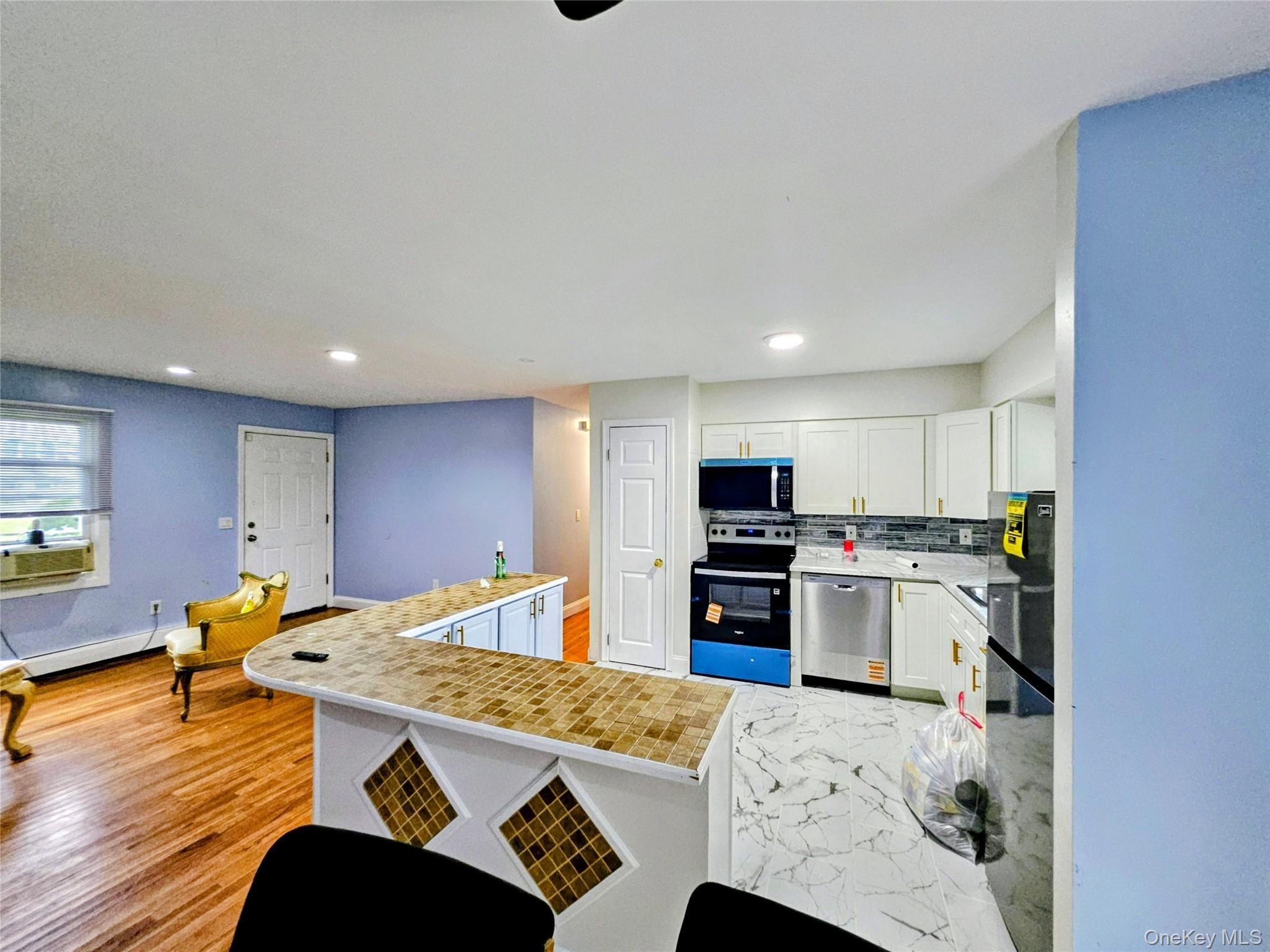 Single Family New York Avenue Suffolk County, NY 11706, MLS-1029207-18