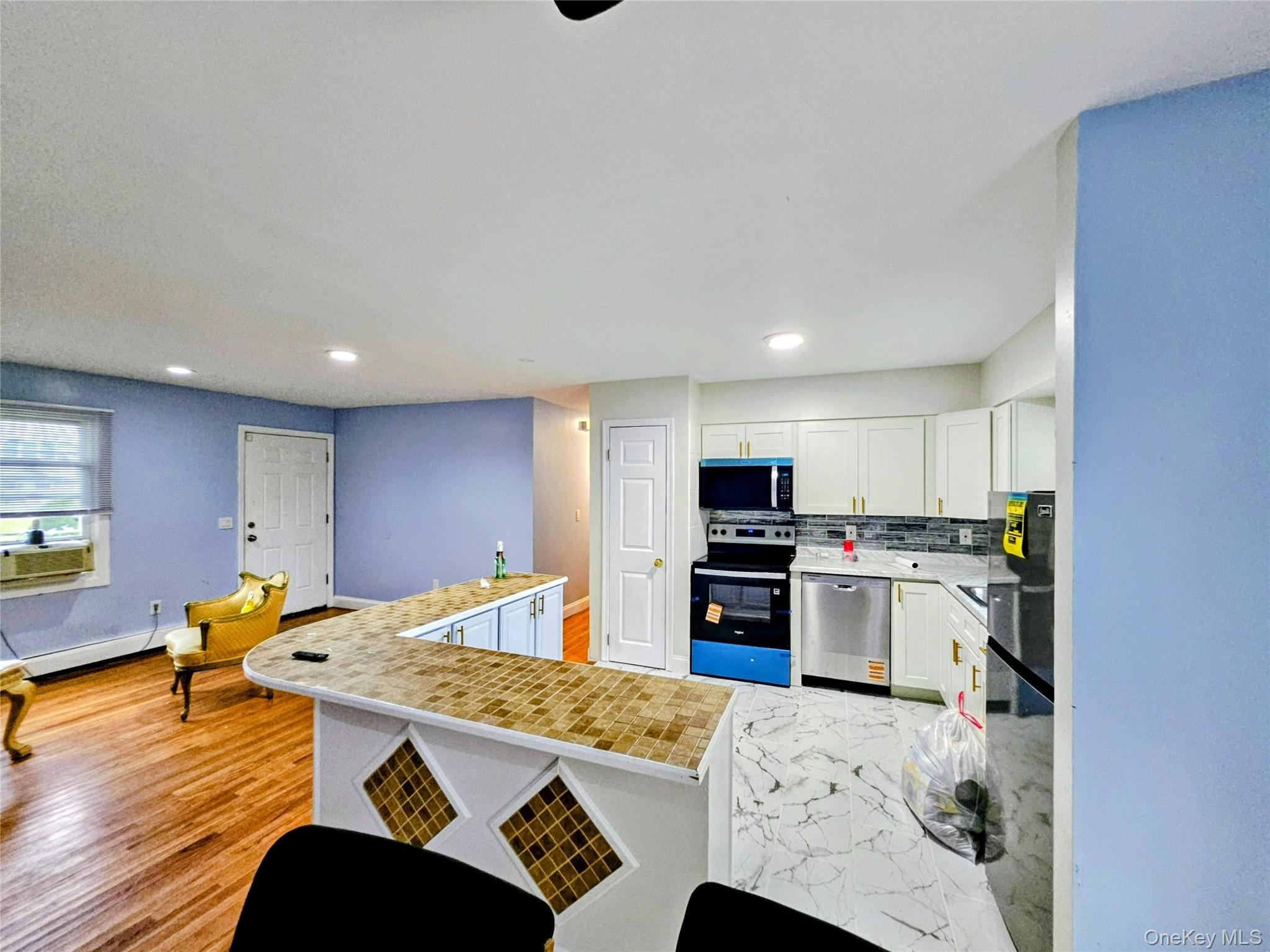 Single Family New York Avenue Suffolk County, NY 11706, MLS-1029207-19