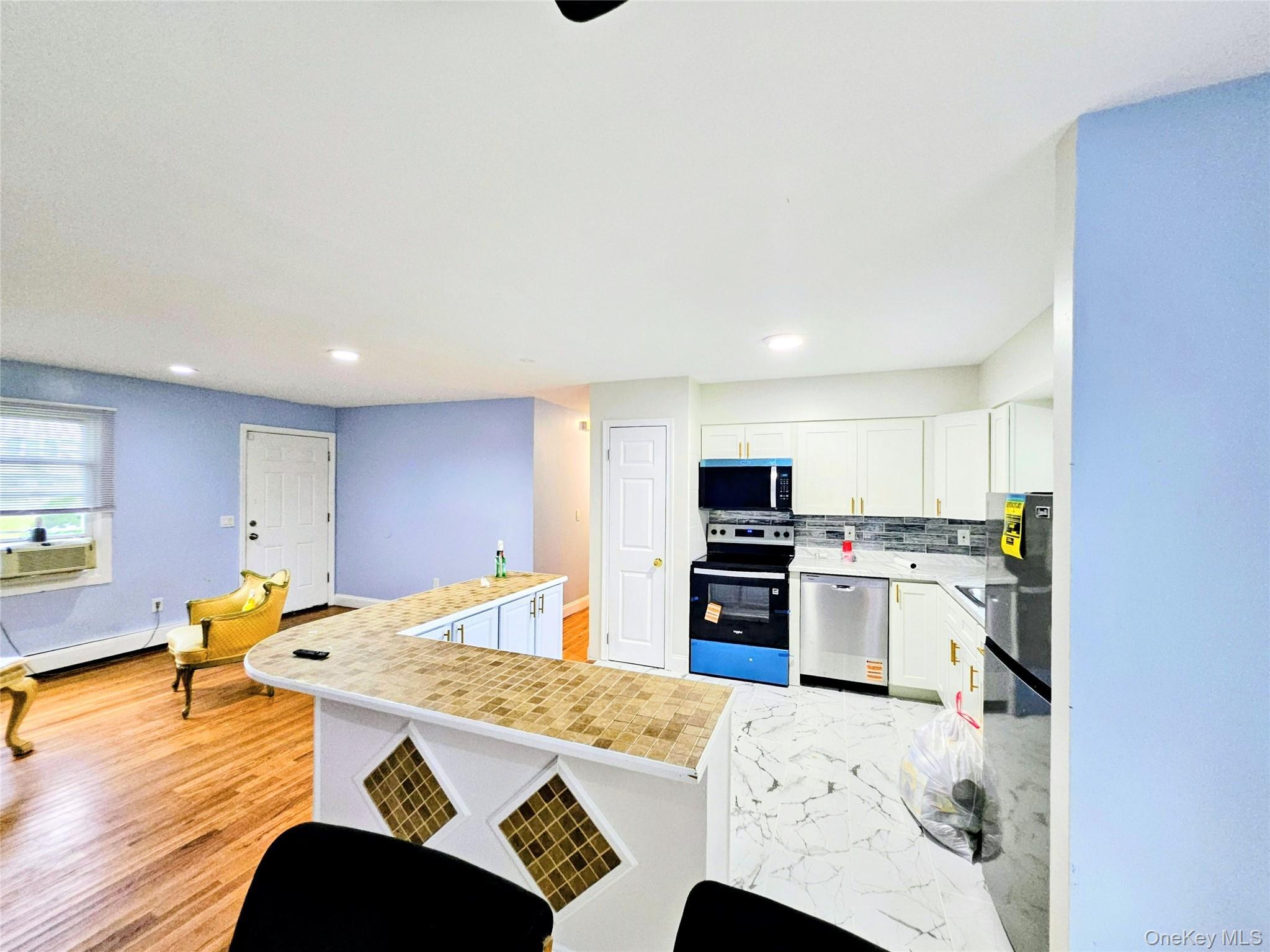 Single Family New York Avenue Suffolk County, NY 11706, MLS-1029207-2