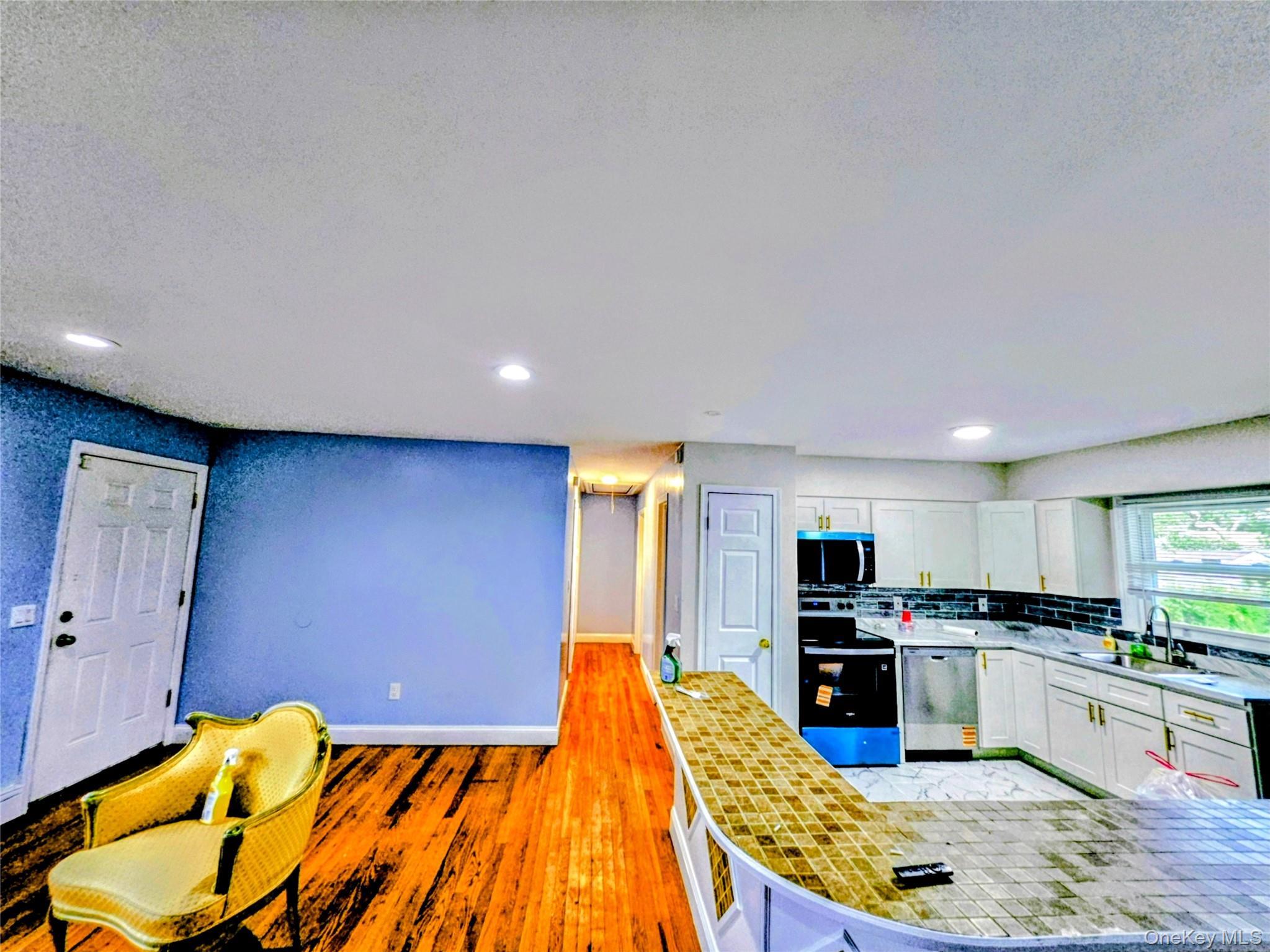 Single Family New York Avenue Suffolk County, NY 11706, MLS-1029207-20