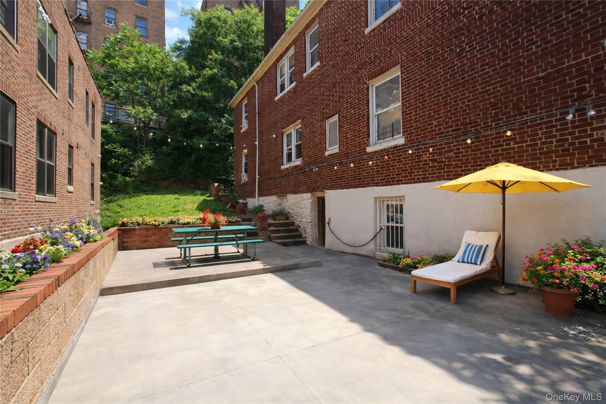 Single Family Kingsbridge Terrace Bronx, NY 10463, MLS-1029231-21