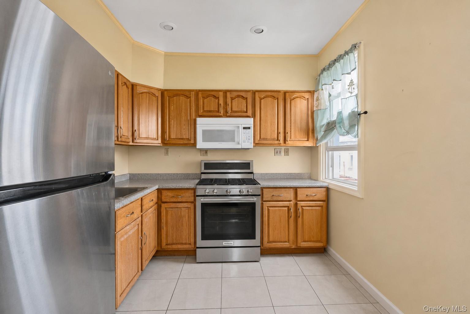 Single Family Lyon Avenue Bronx, NY 10462, MLS-1029232-4