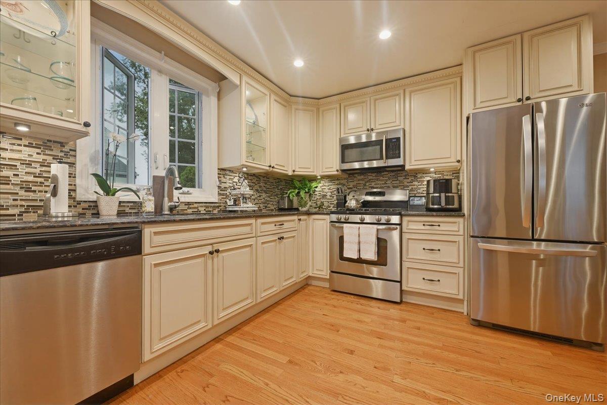 Single Family Locust Street  Nassau County, NY 11001, MLS-1029276-10