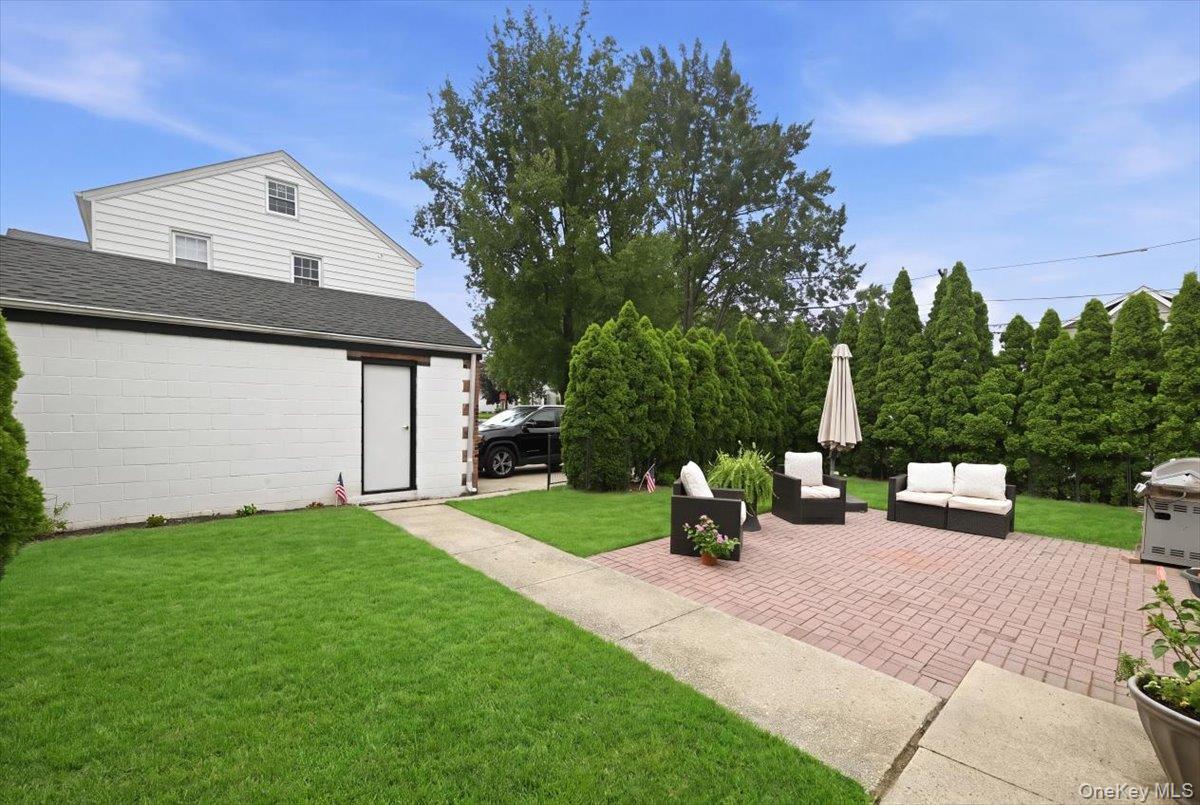 Single Family Locust Street  Nassau County, NY 11001, MLS-1029276-37