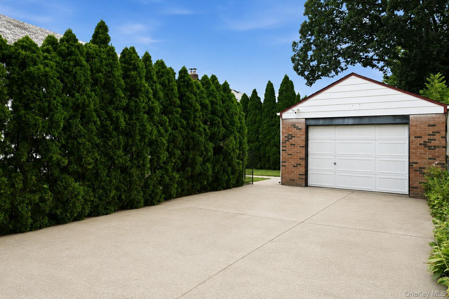 Single Family Locust Street  Nassau County, NY 11001, MLS-1029276-42