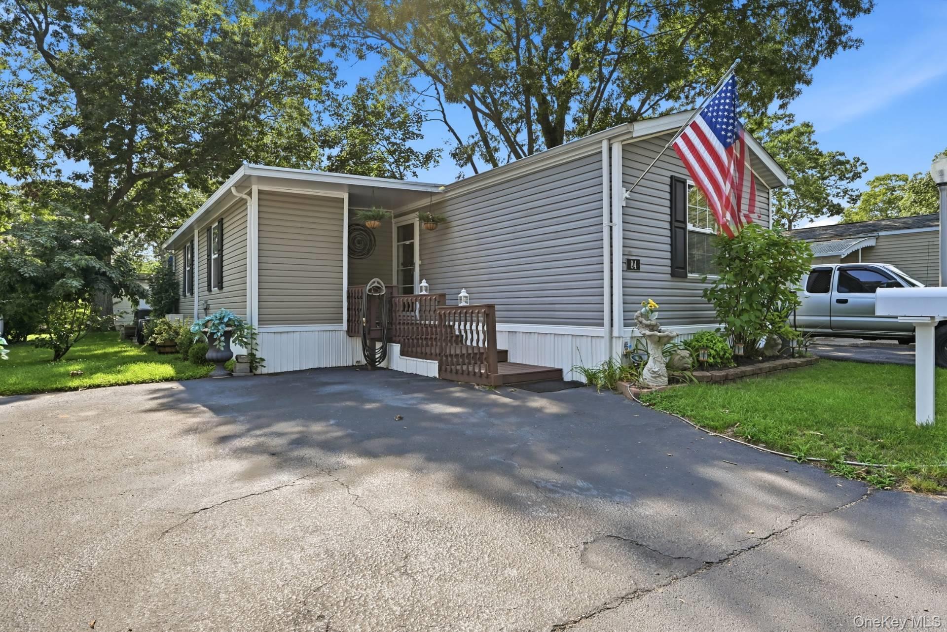 Single Family Hubbard Avenue Suffolk County, NY 11901, MLS-1029283-2