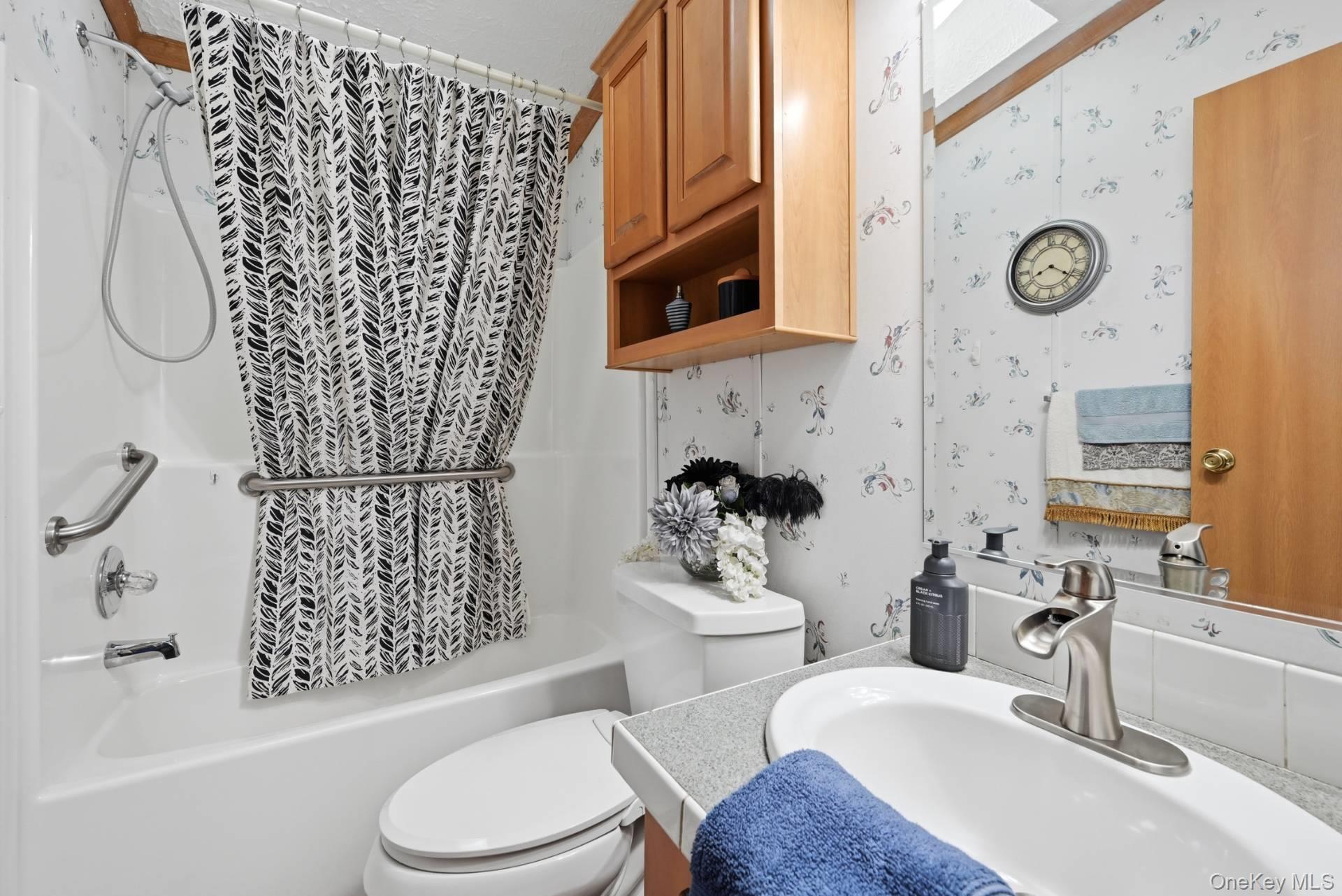 Single Family Hubbard Avenue Suffolk County, NY 11901, MLS-1029283-26