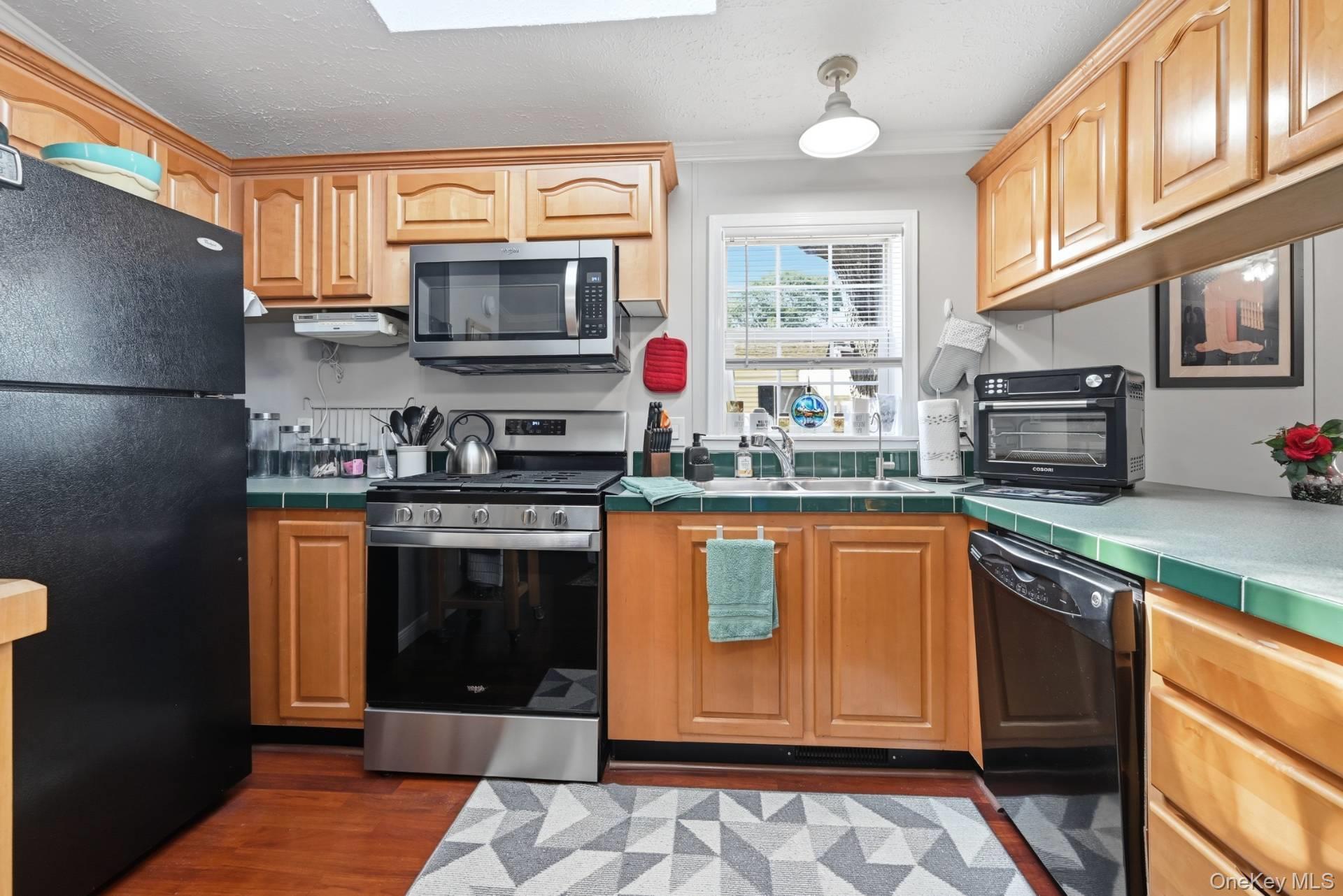 Single Family Hubbard Avenue Suffolk County, NY 11901, MLS-1029283-4