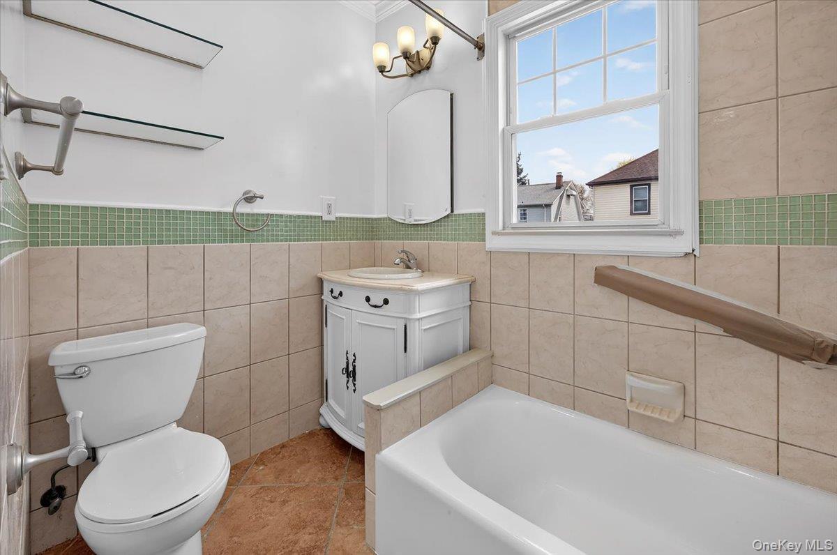 Single Family Harper Avenue Bronx, NY 10466, MLS-1029285-14
