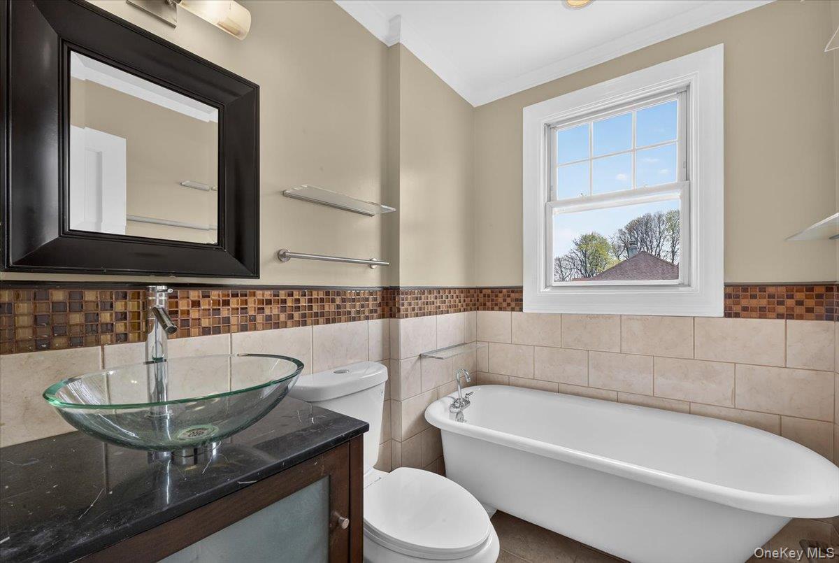Single Family Harper Avenue Bronx, NY 10466, MLS-1029285-15