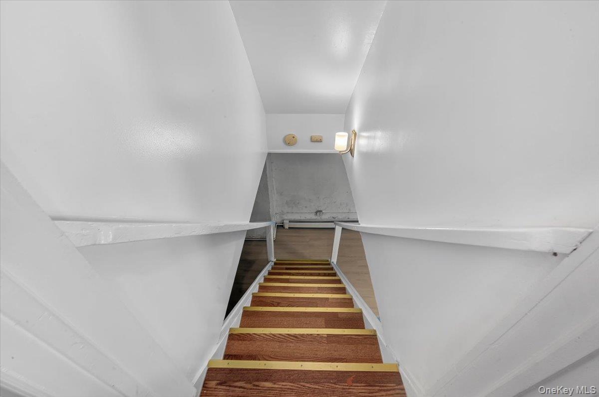Single Family Harper Avenue Bronx, NY 10466, MLS-1029285-16