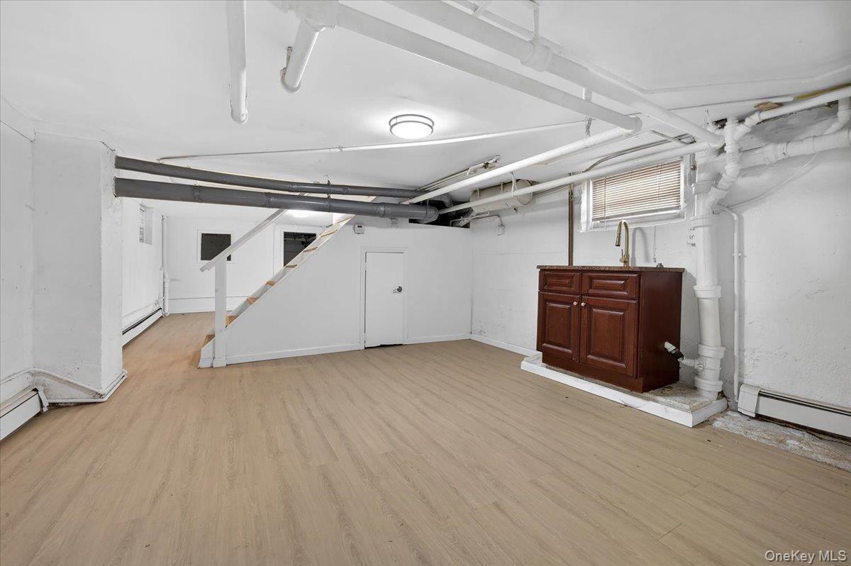 Single Family Harper Avenue Bronx, NY 10466, MLS-1029285-22