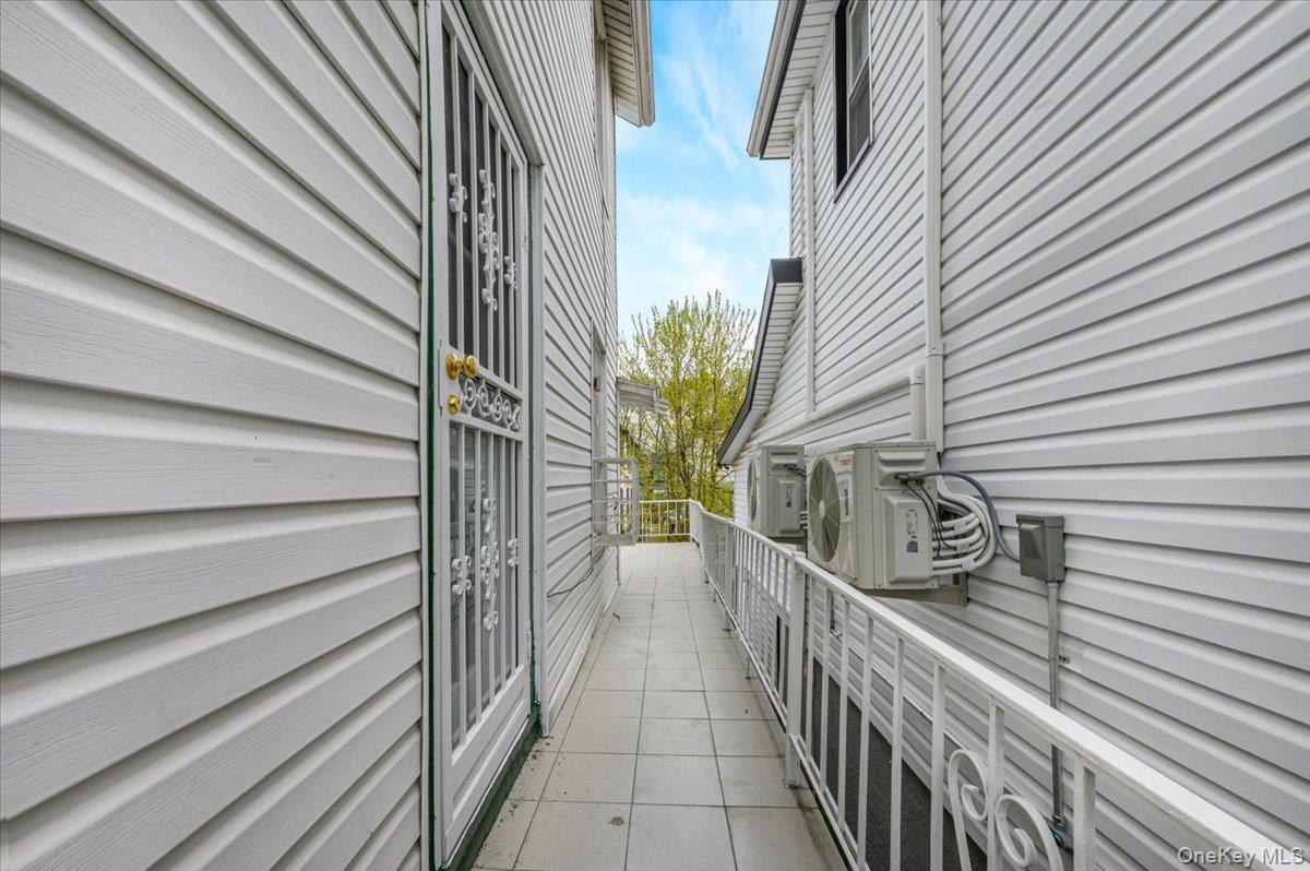 Single Family Harper Avenue Bronx, NY 10466, MLS-1029285-26