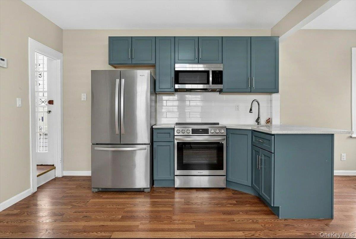 Single Family Harper Avenue Bronx, NY 10466, MLS-1029285-8