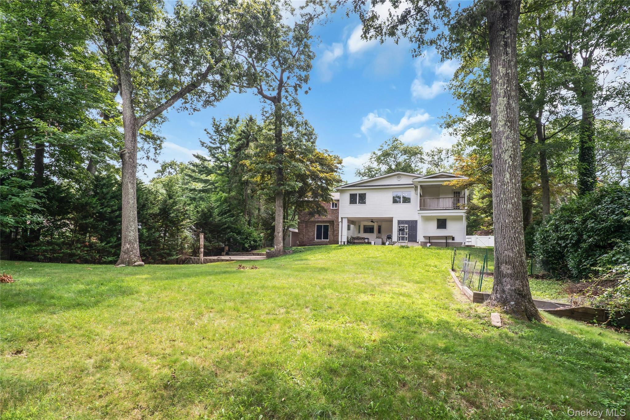 Single Family Colby Drive Suffolk County, NY 11746, MLS-1029331-44