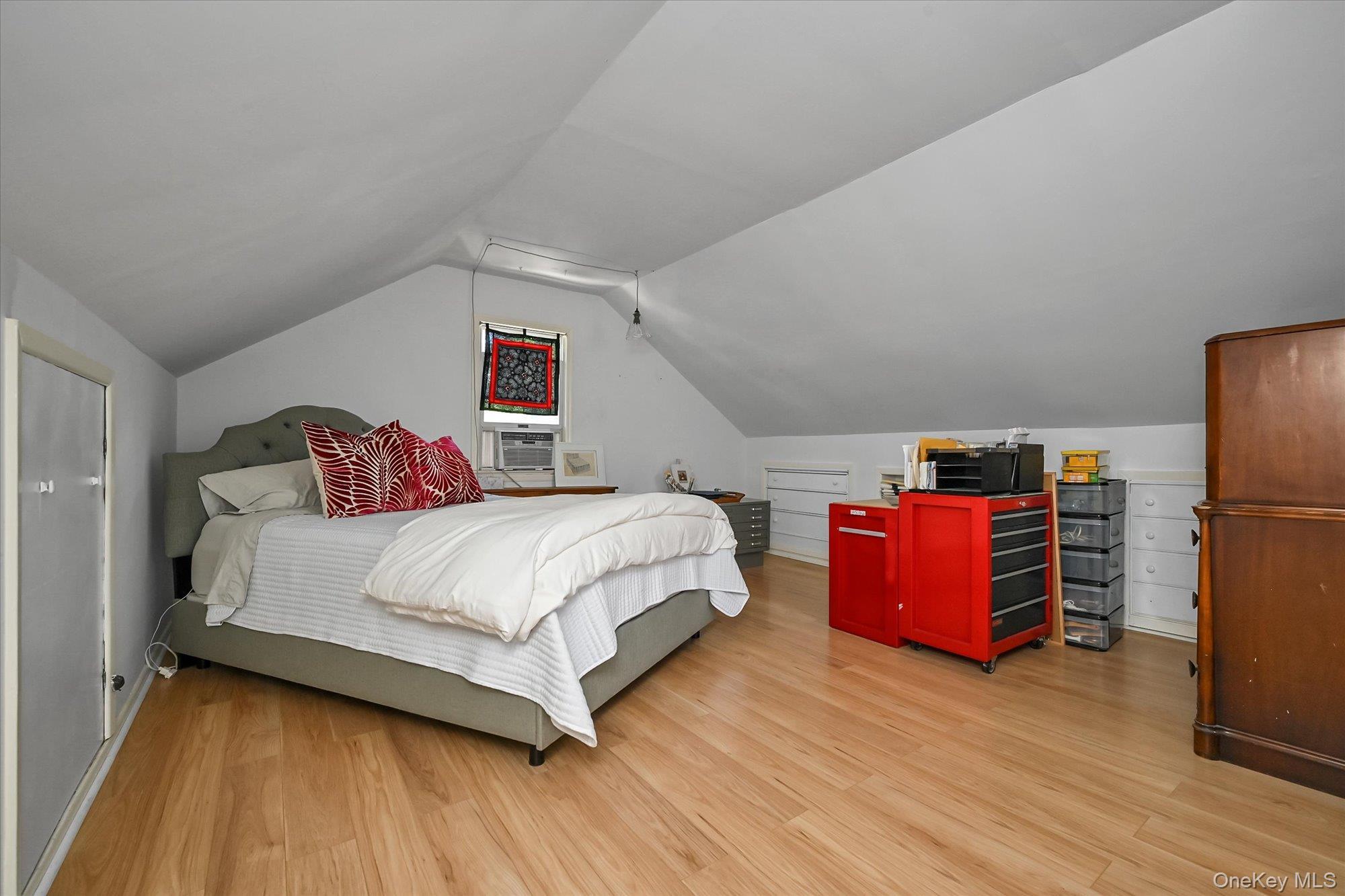 Single Family Seward Avenue Queens, NY 11427, MLS-1029348-17