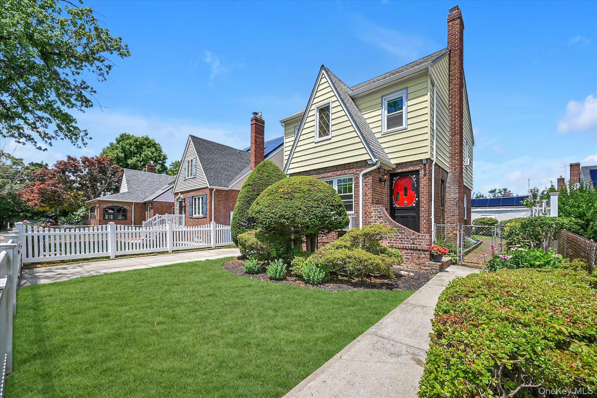 Single Family Seward Avenue Queens, NY 11427, MLS-1029348-2